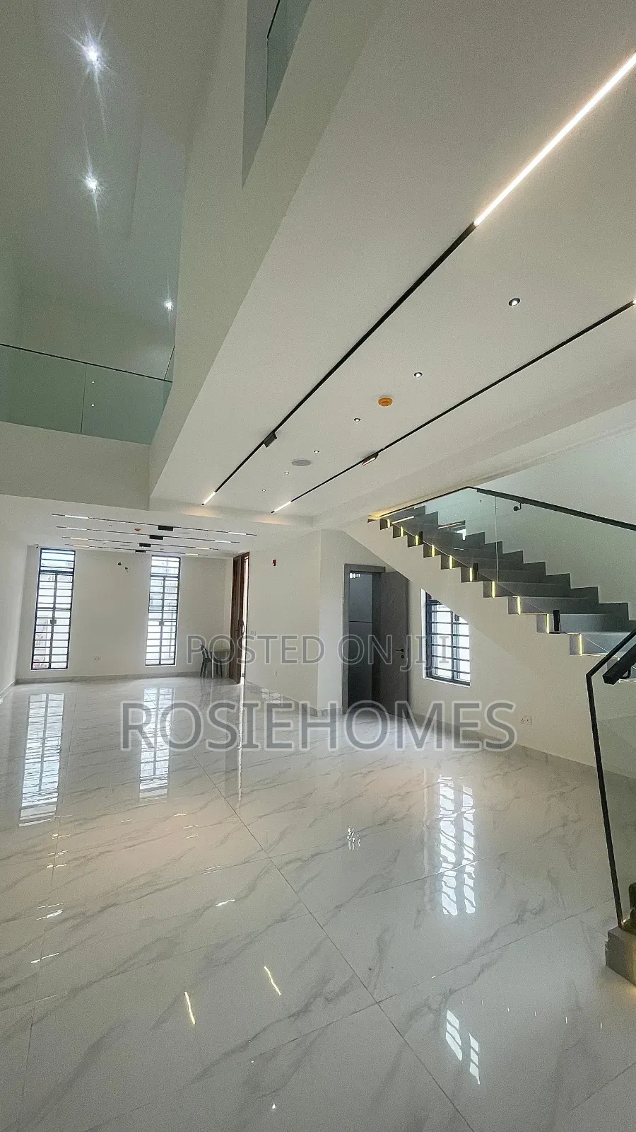 5bdrm Duplex in Ikota Gra for sale