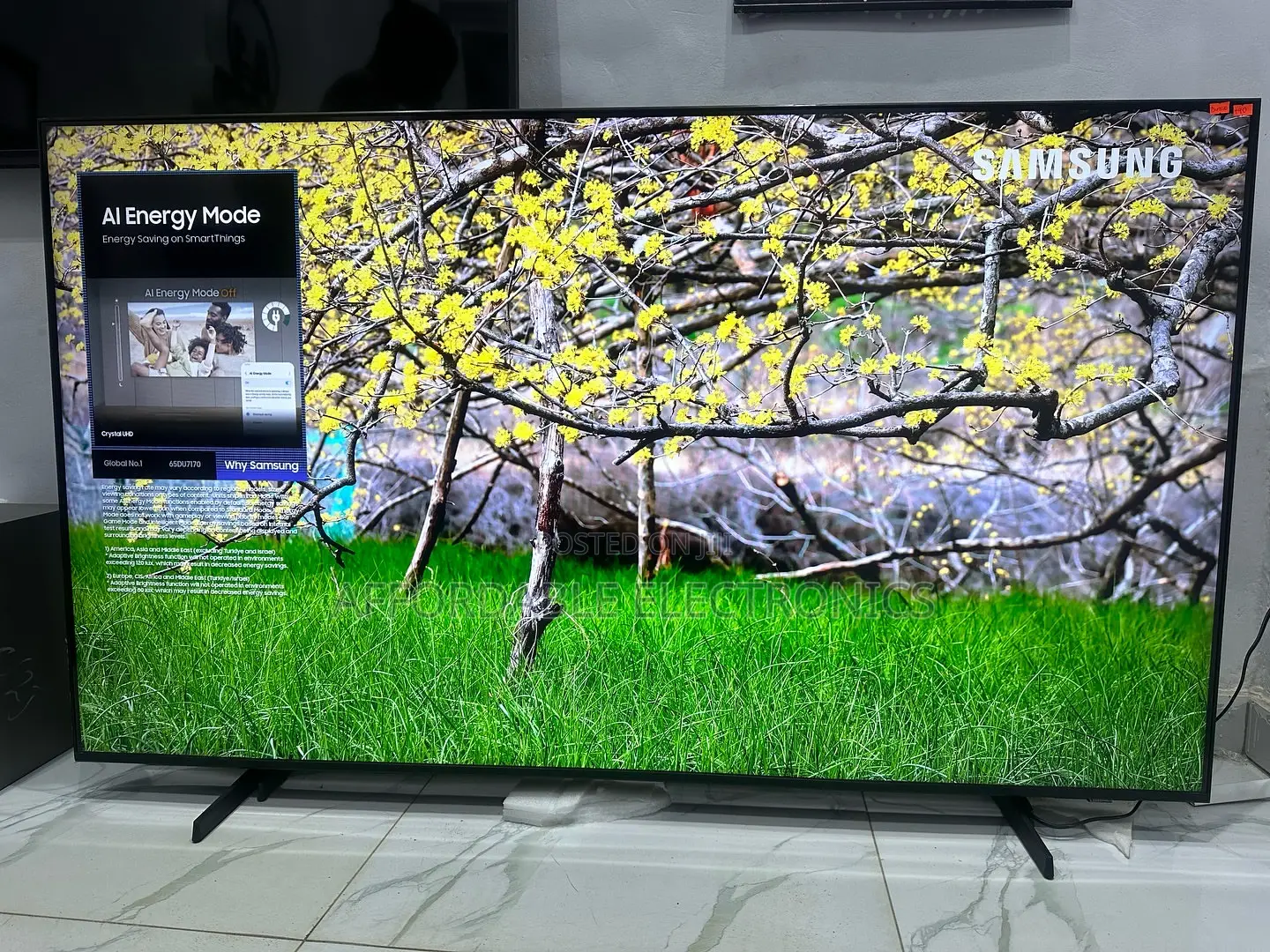 65”. Samsung Crystal Uhd Display Smart TV