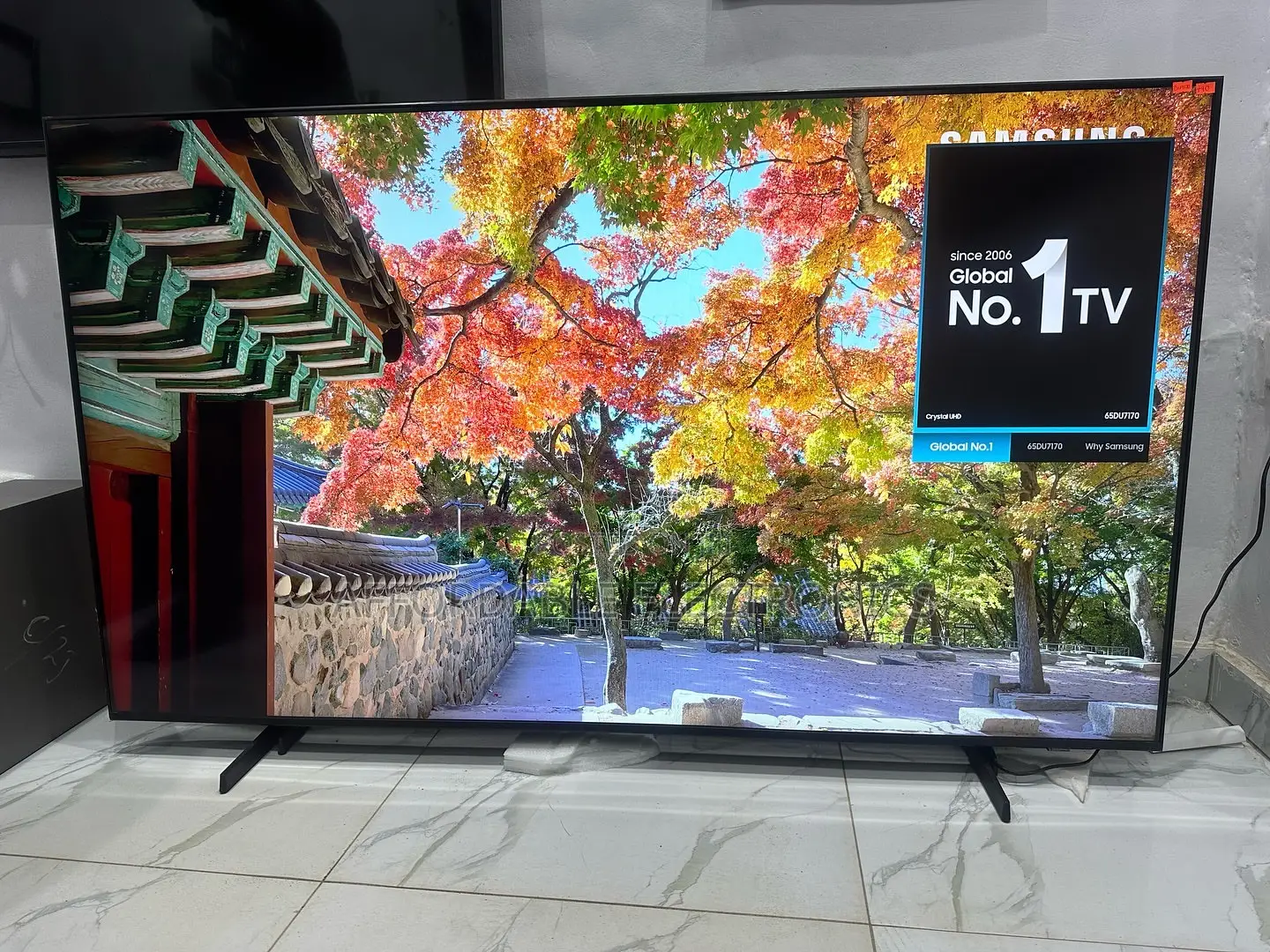 65”. Samsung Crystal Uhd Display Smart TV