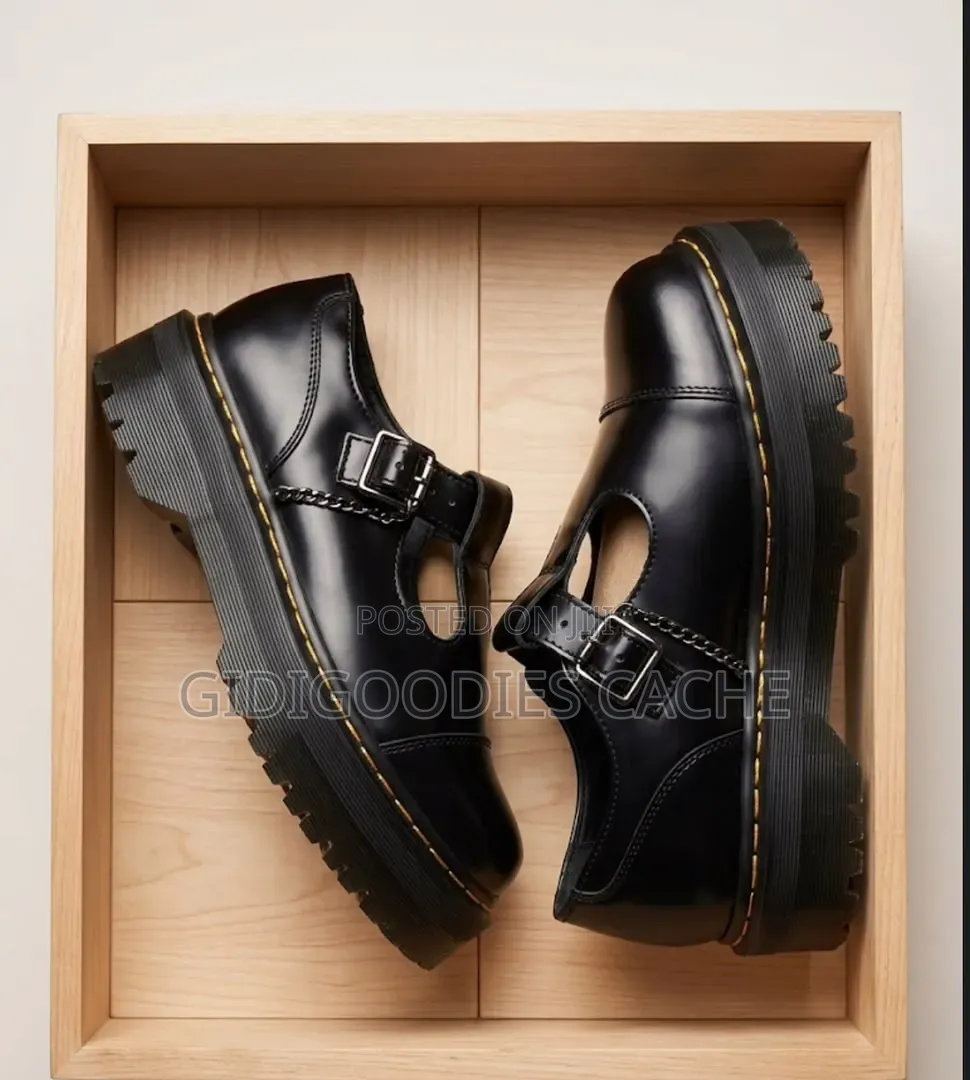 Black Unisex Platform Sandal Shoes With Buckles