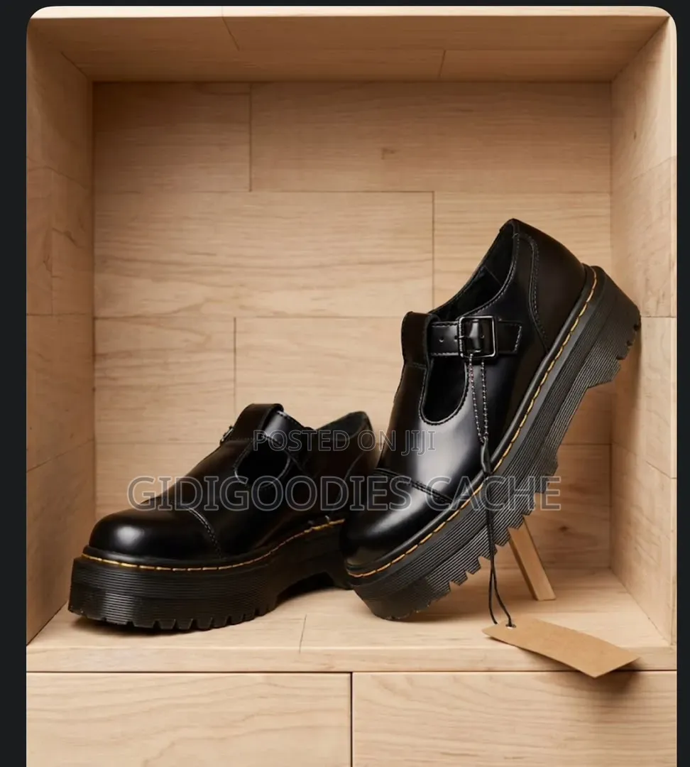 Black Unisex Platform Sandal Shoes With Buckles