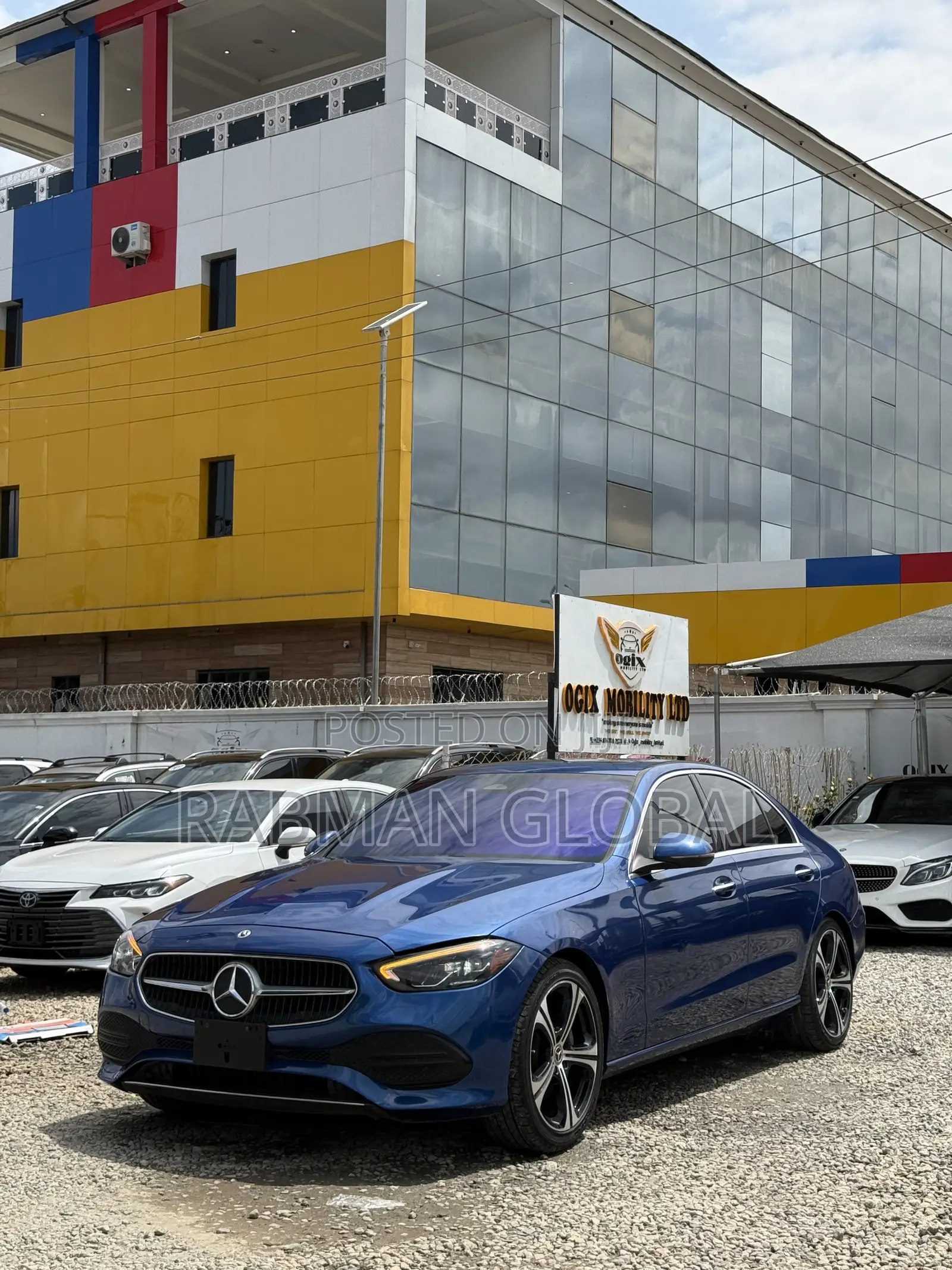 Mercedes-Benz C300 2022 Blue
