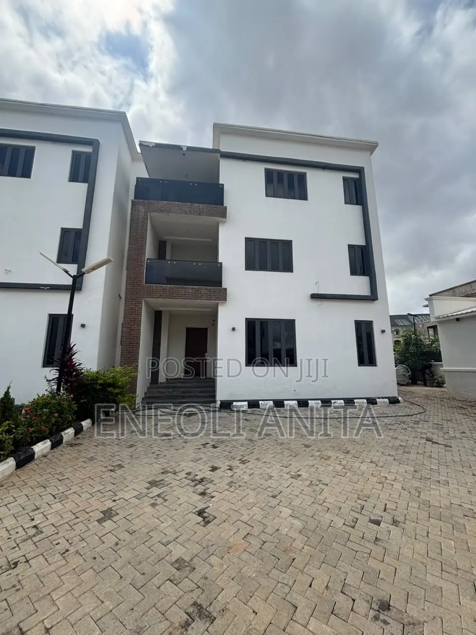 4bdrm Duplex in Life Camp for sale