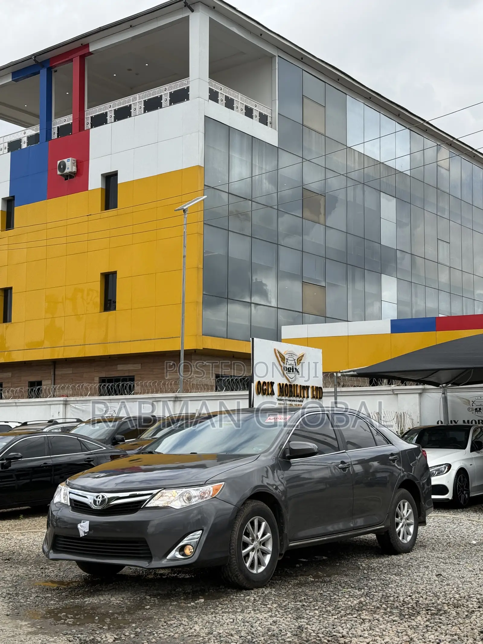 Toyota Camry LE 4dr Sedan (2.5L 4cyl 6A) 2013 Gray