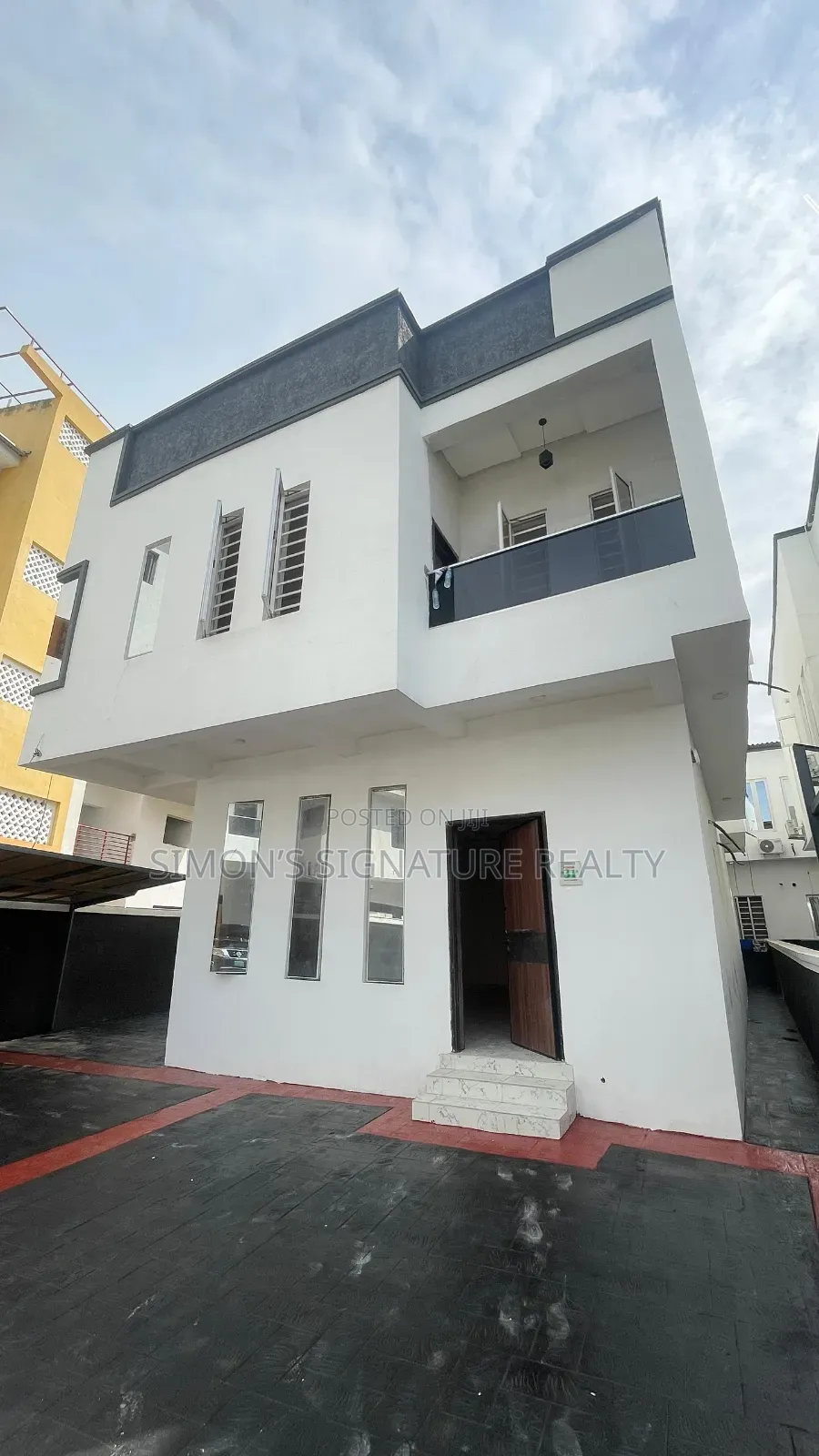 5bdrm Duplex in Chevron for sale