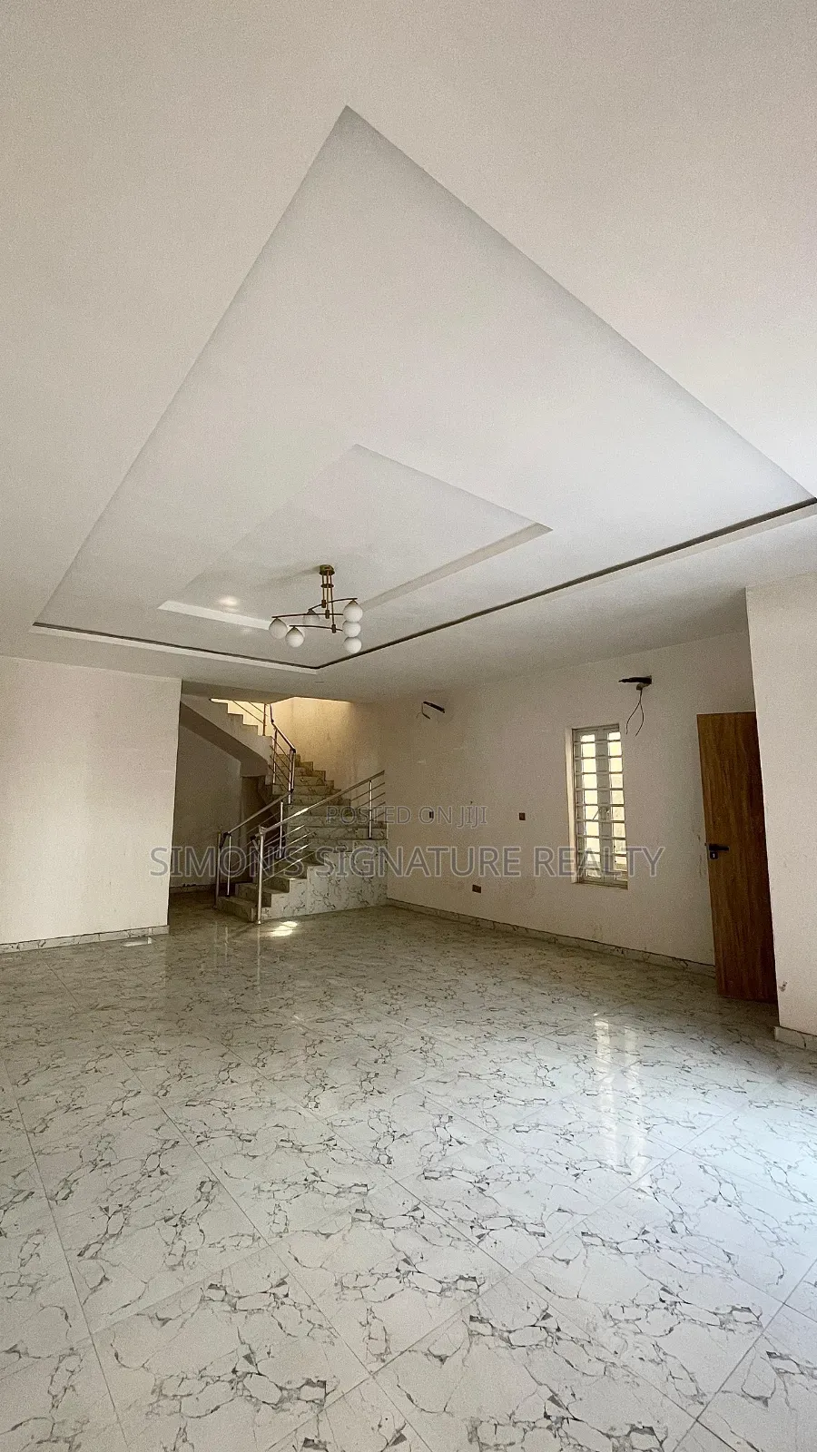 5bdrm Duplex in Chevron for sale