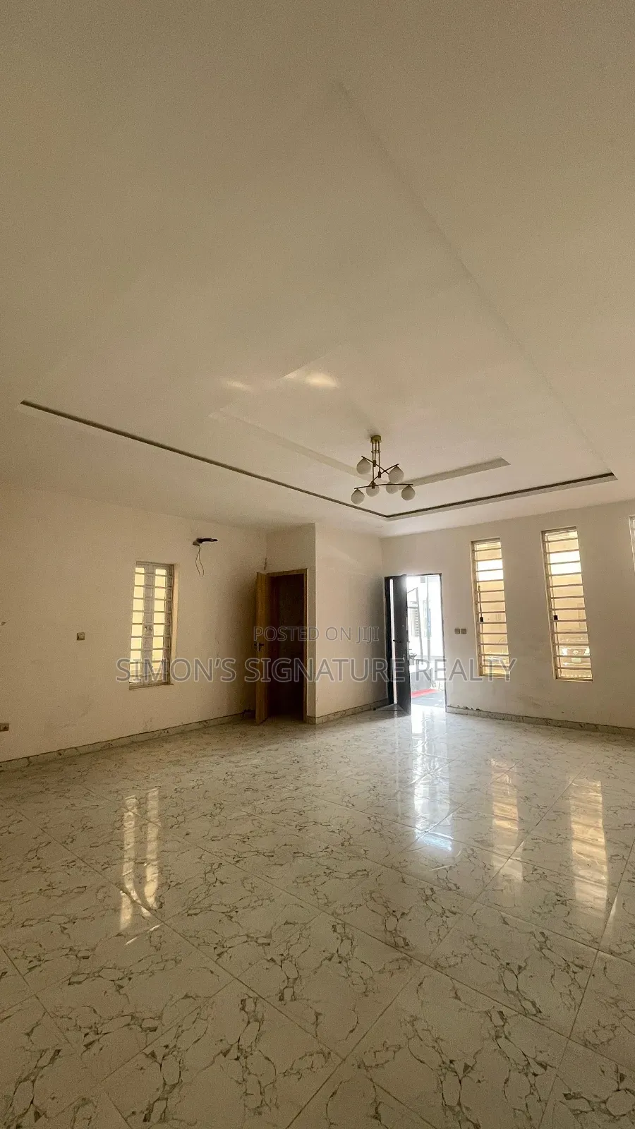 5bdrm Duplex in Chevron for sale