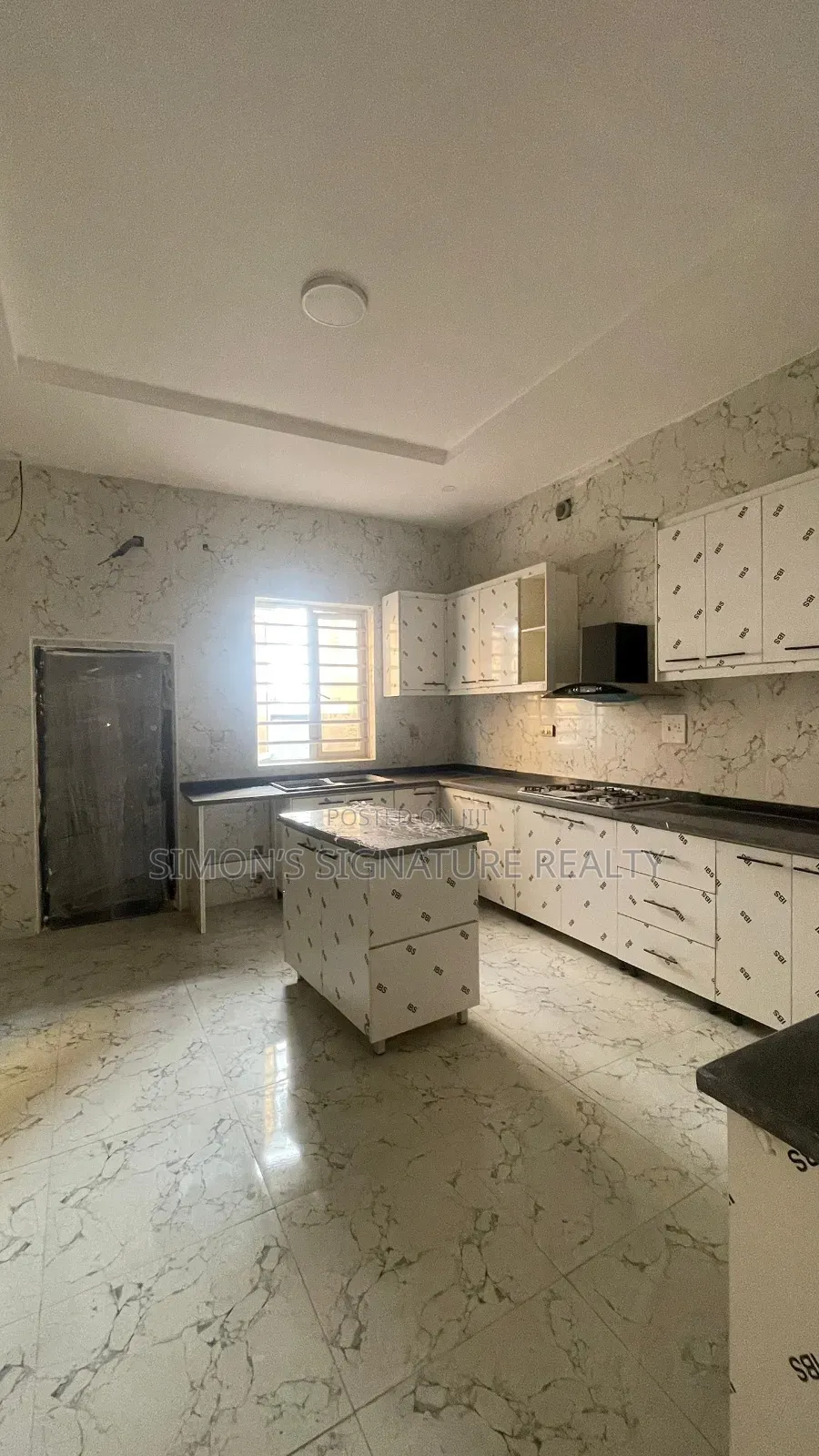 5bdrm Duplex in Chevron for sale
