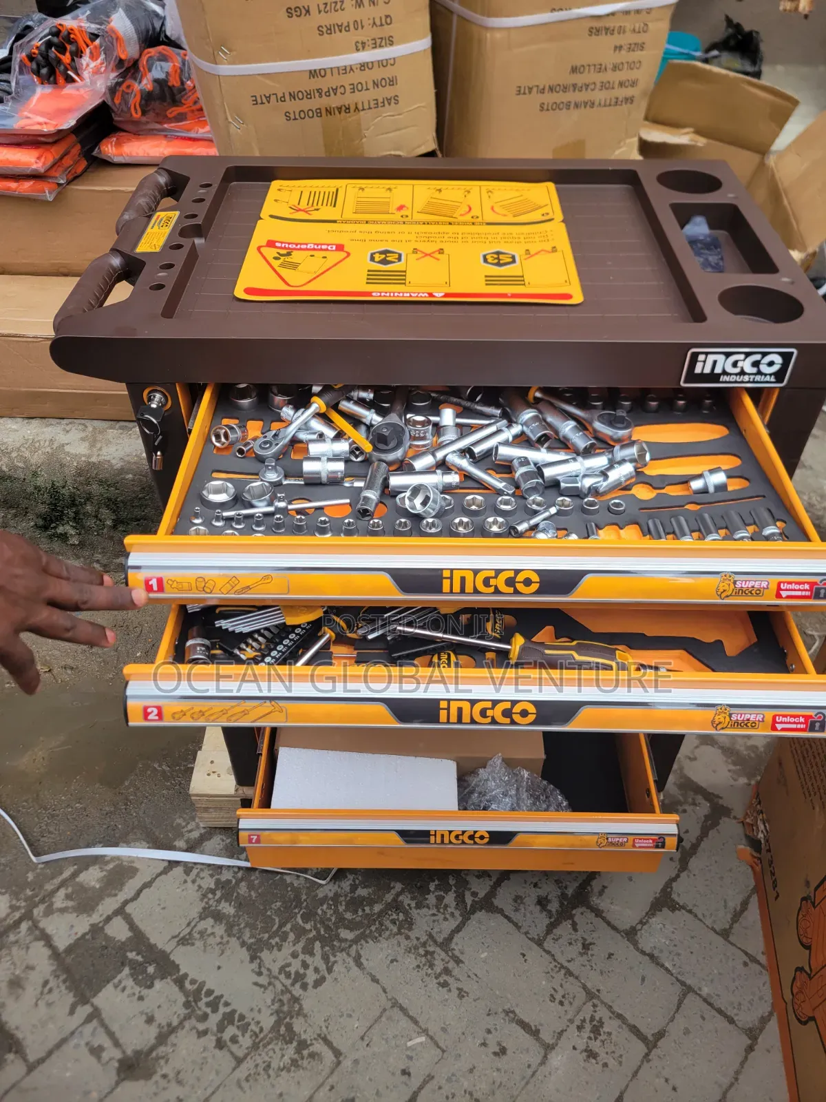 328 PCS Set of Ineco Tools Box