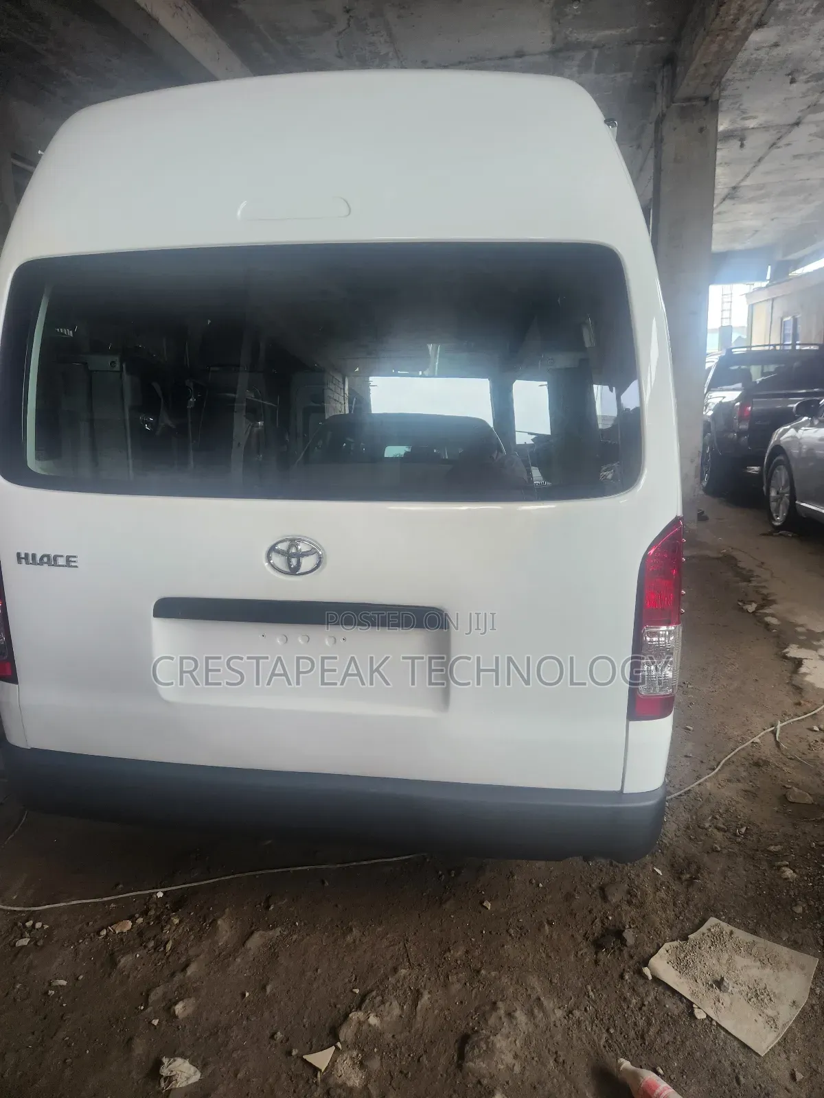 Toyota HiAce 2015 White