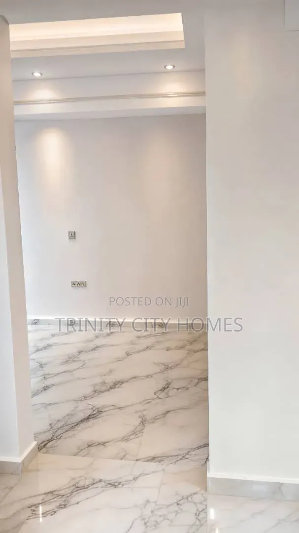 3bdrm Apartment in Akala Express for sale