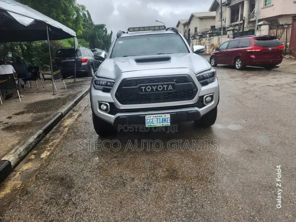 Toyota Tacoma 2018 Silver