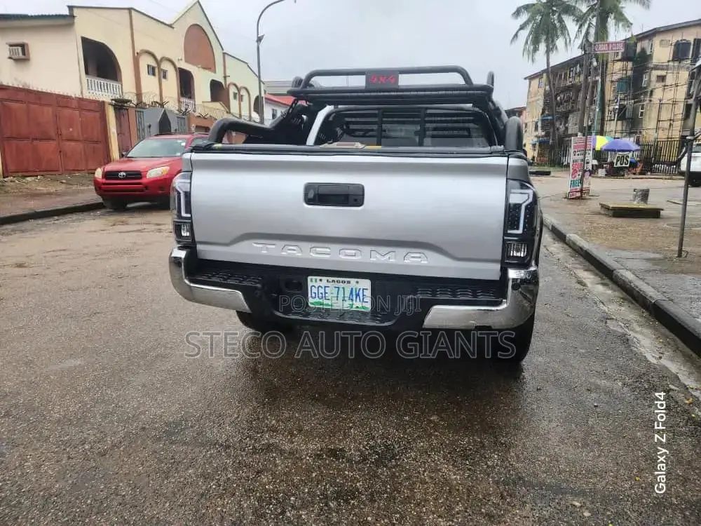 Toyota Tacoma 2018 Silver