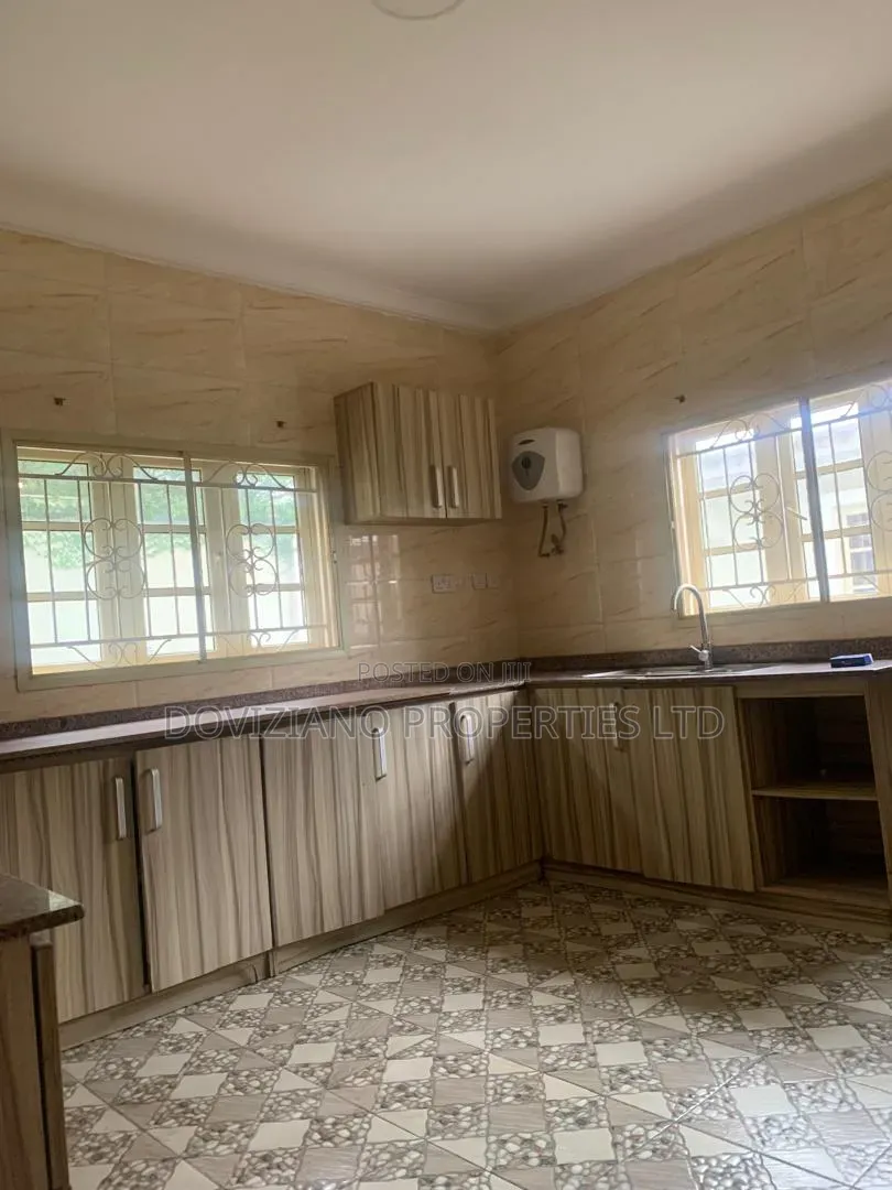 4bdrm Duplex in Lekki Phase 1 for rent