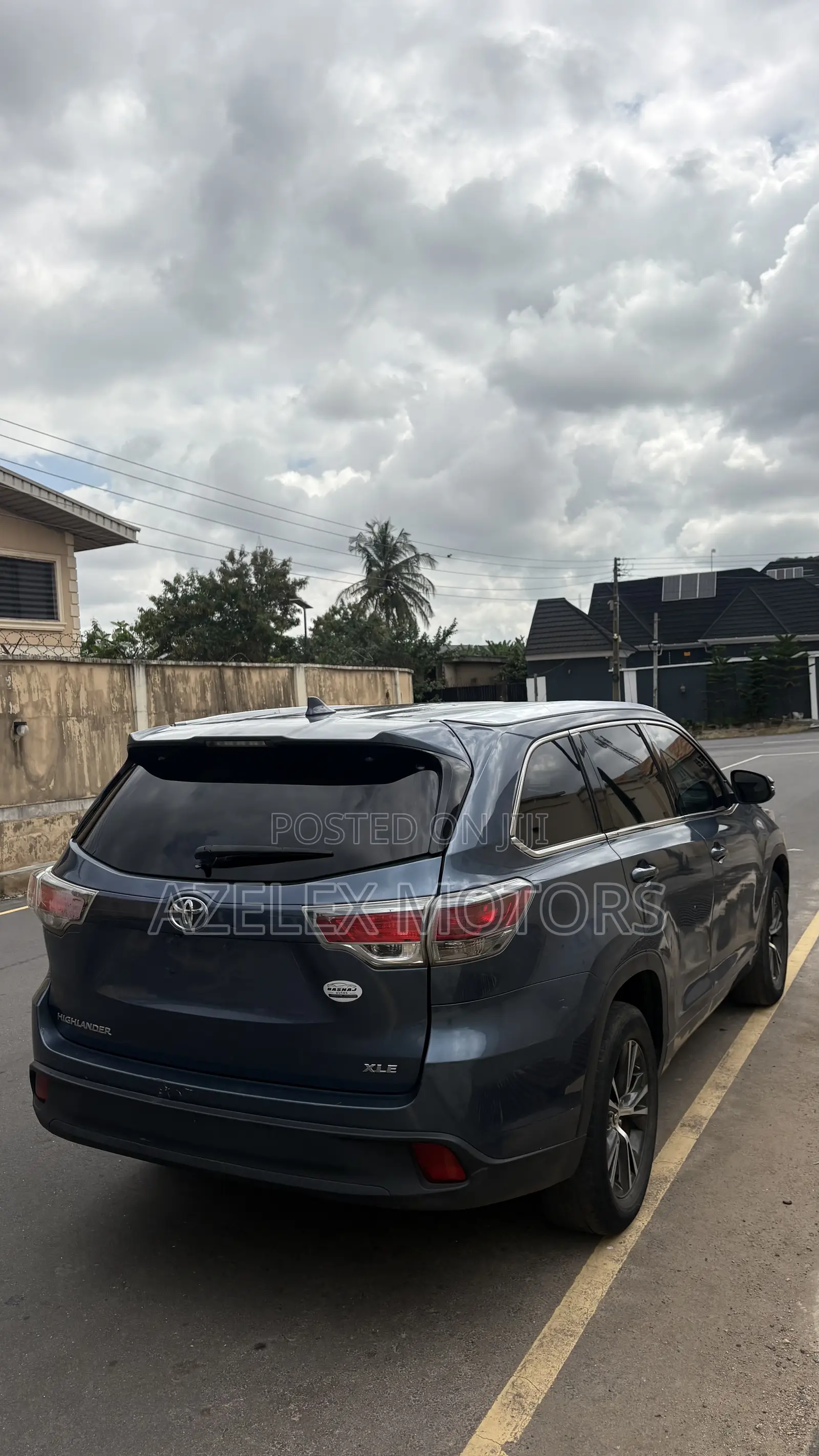 Toyota Highlander XLE 4x2 V6 (3.5L 6cyl 8A) 2017 Blue