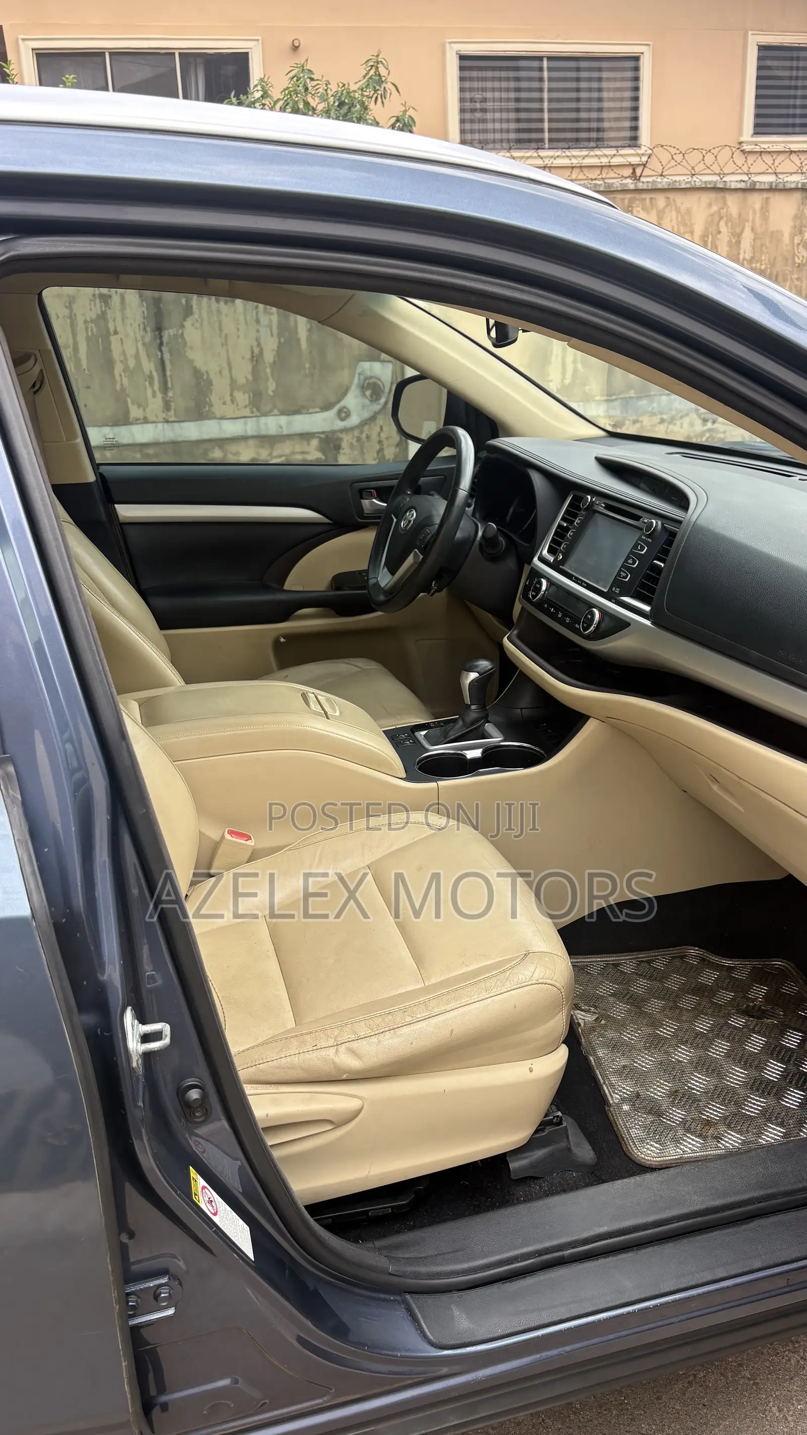 Toyota Highlander XLE 4x2 V6 (3.5L 6cyl 8A) 2017 Blue