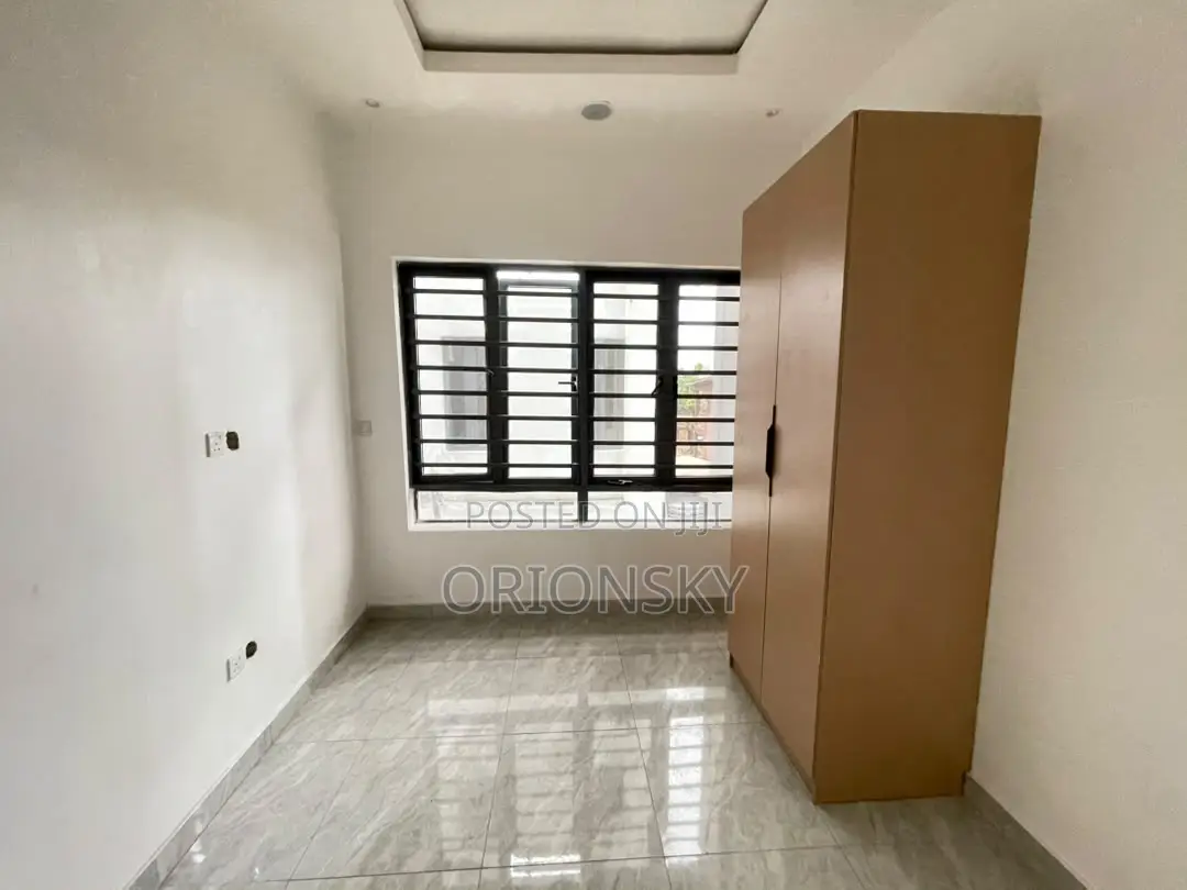 5bdrm Duplex in Bode Thomas for sale