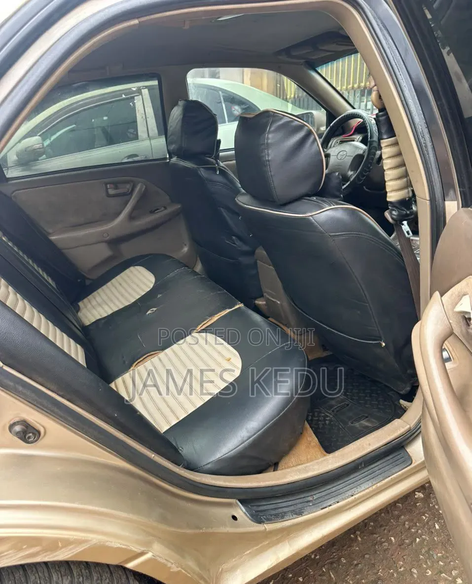 Toyota Camry 2000 Gold