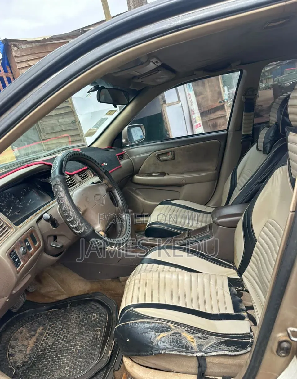 Toyota Camry 2000 Gold