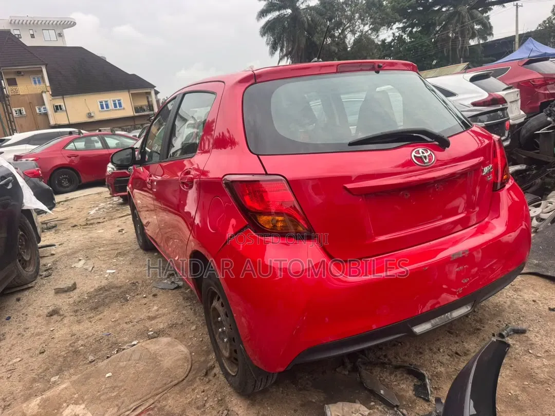 Toyota Yaris 2016 Maroon