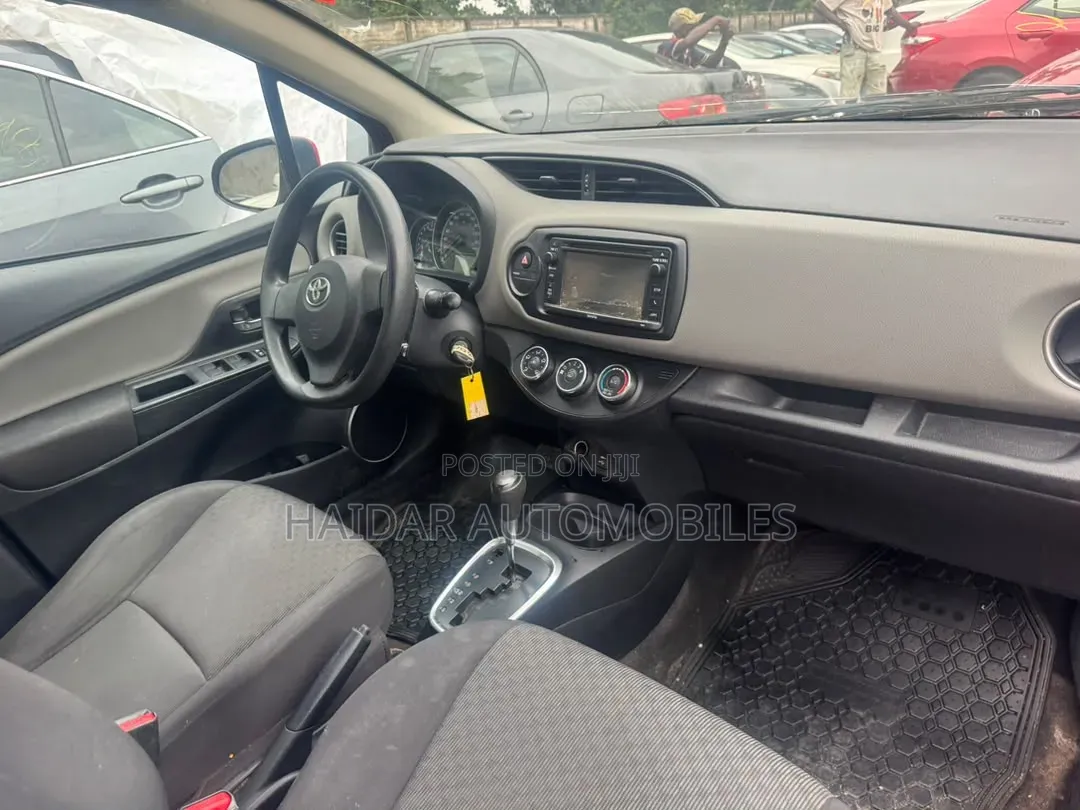 Toyota Yaris 2016 Maroon