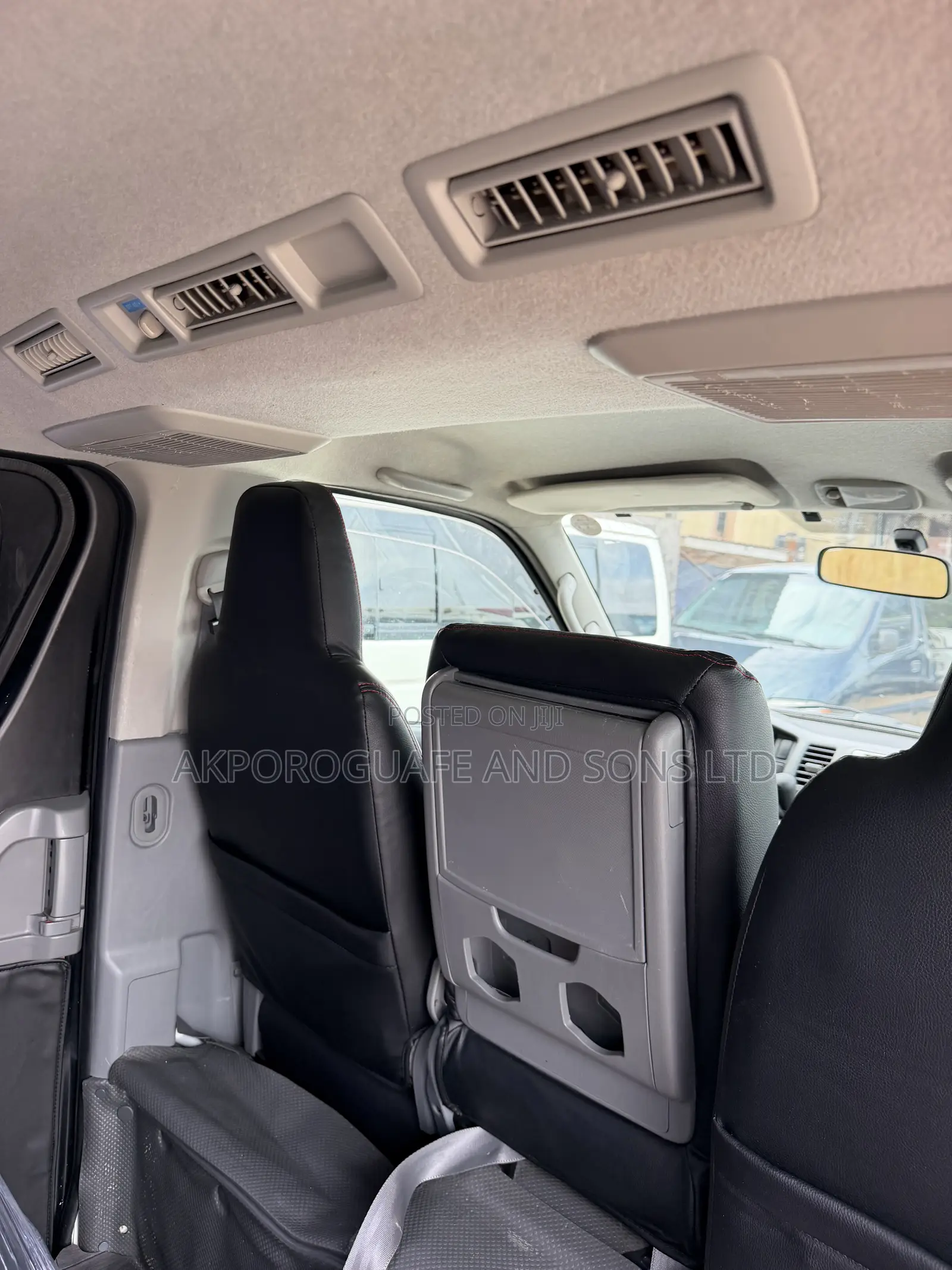 Toyota HiAce 2011 White