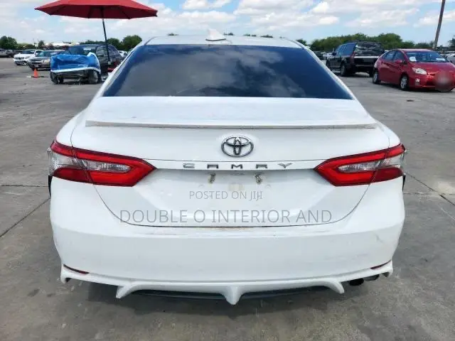 Toyota Camry XLE FWD (2.5L 4cyl 8AM) 2018 White
