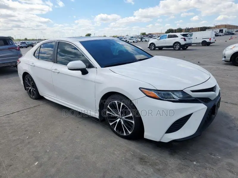 Toyota Camry XLE FWD (2.5L 4cyl 8AM) 2018 White