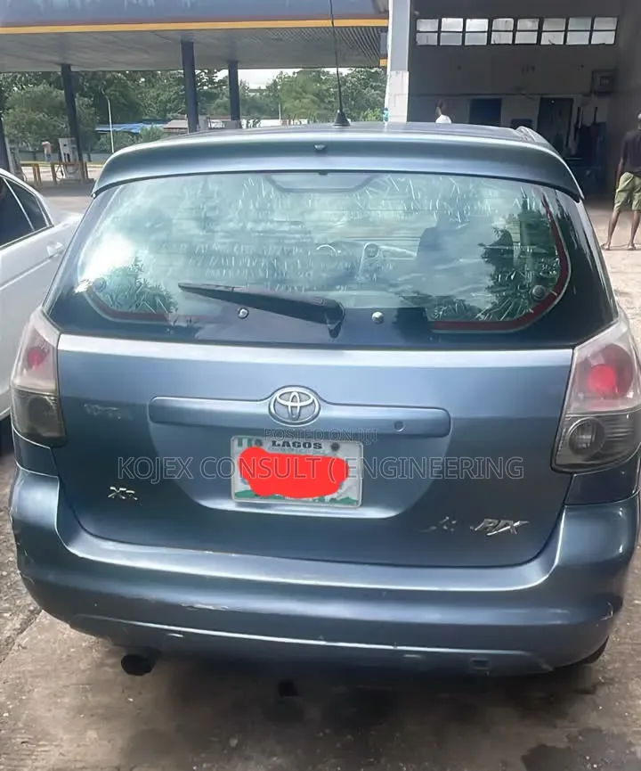 Toyota Matrix XR Hatchback FWD (1.8L 4cyl 4A) 2004 Gray