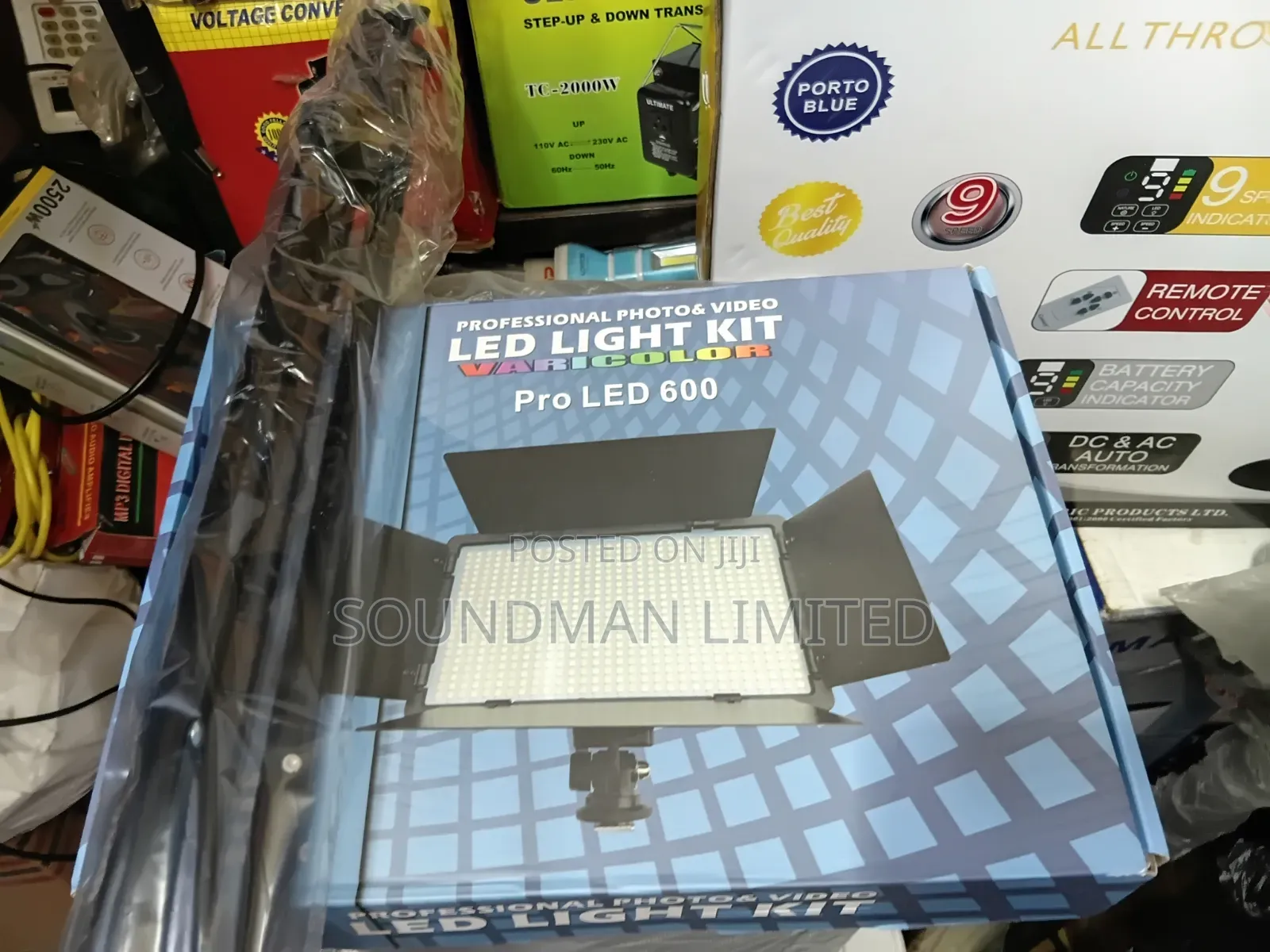 LED 600 Pro Video Light Kit With Tripod Stand Batteries