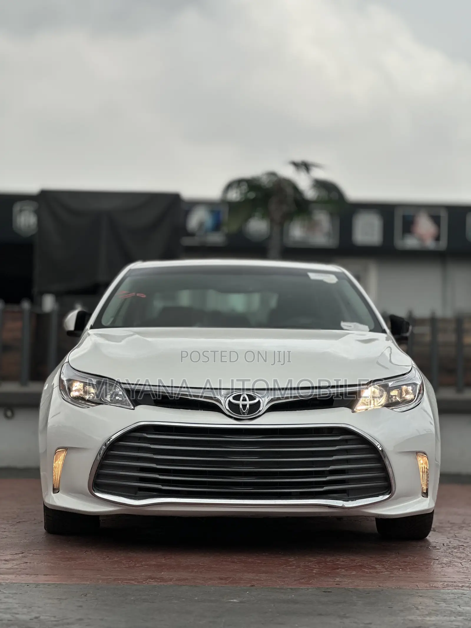 Toyota Avalon XLE Premium 4dr Sedan (3.5L 6cyl 6A) 2015 White