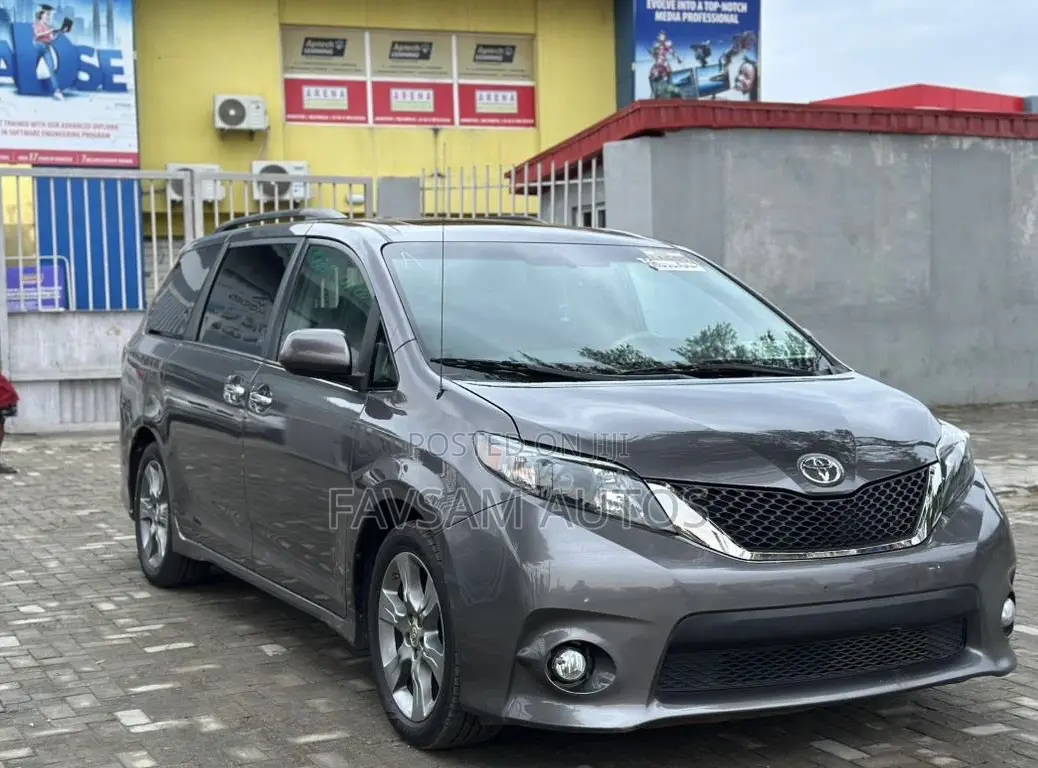 Toyota Sienna SE 8-Passenger 4dr Minivan (3.5L 6cyl 6A) 2014 Gray