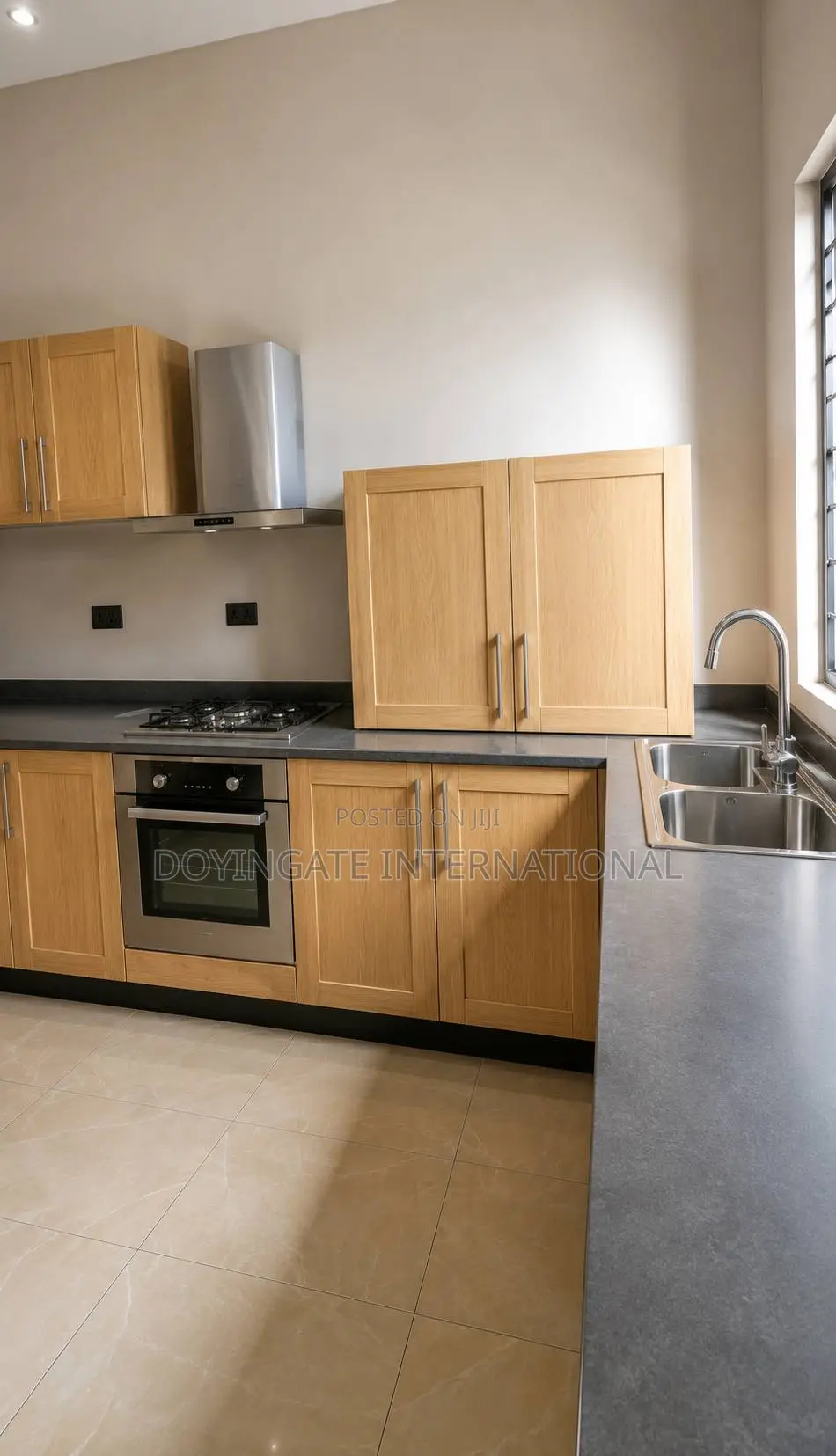 4bdrm Duplex in Allen Avenue for sale