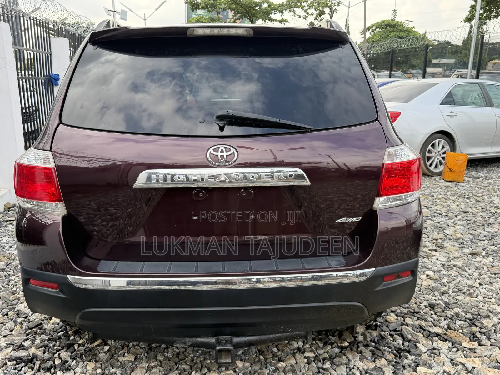 Toyota Highlander SE 2012 Beige