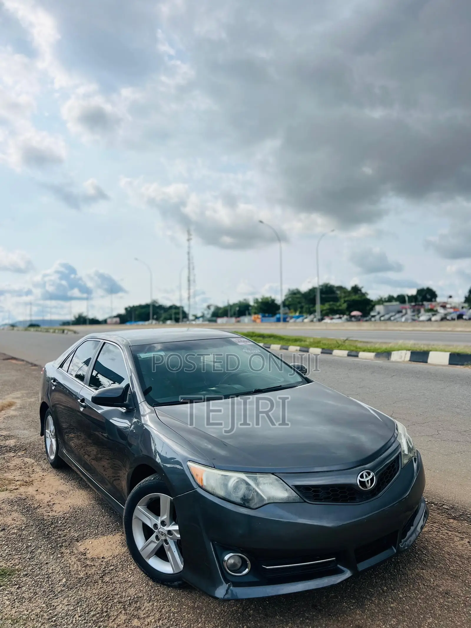Toyota Camry SE 4dr Sedan (2.5L 4cyl 6A) 2013 Gray