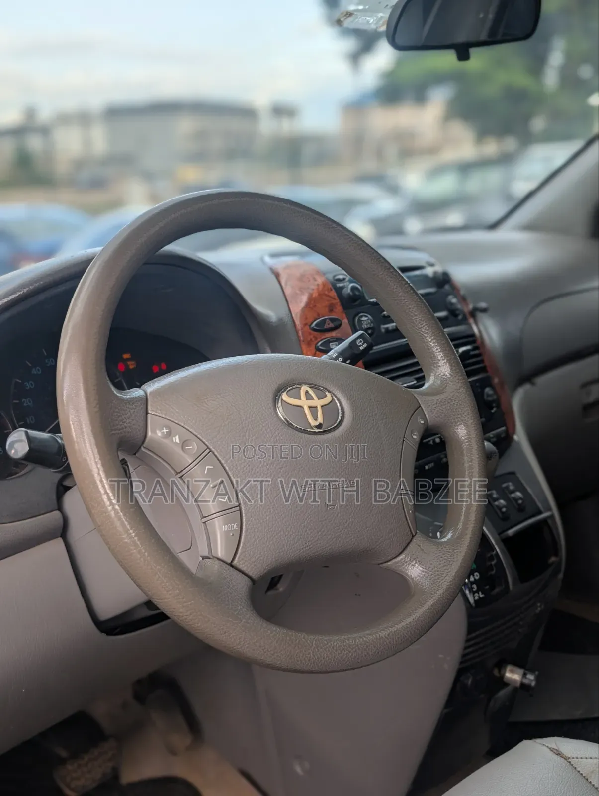 Toyota Sienna 2010 Gold