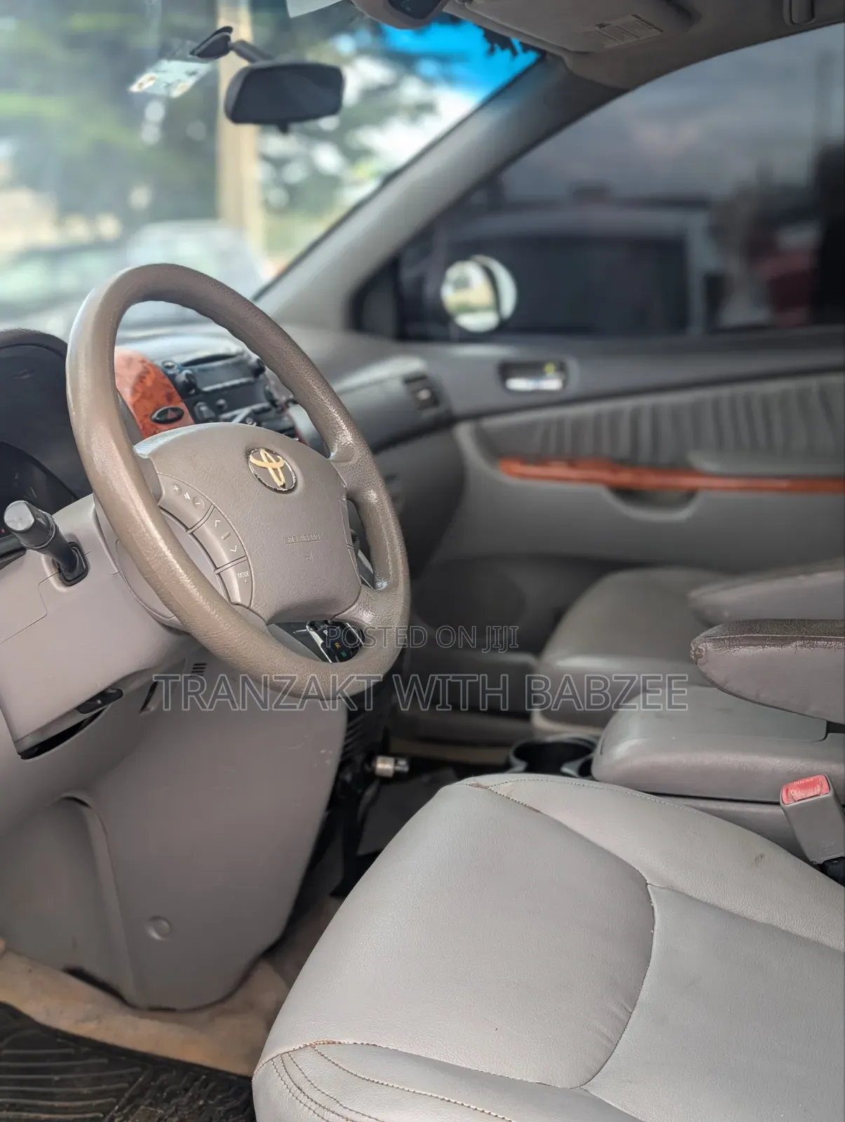 Toyota Sienna 2010 Gold