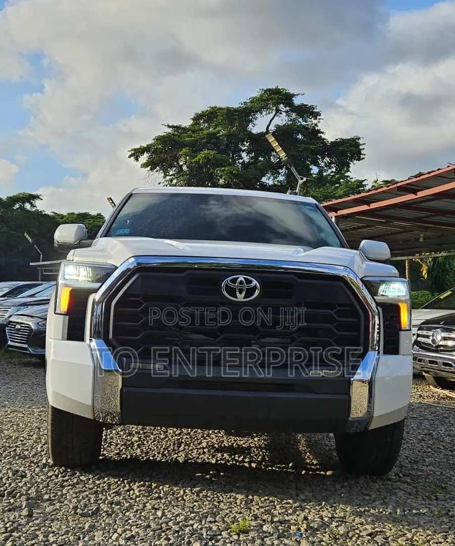 Toyota Tundra 2023 White