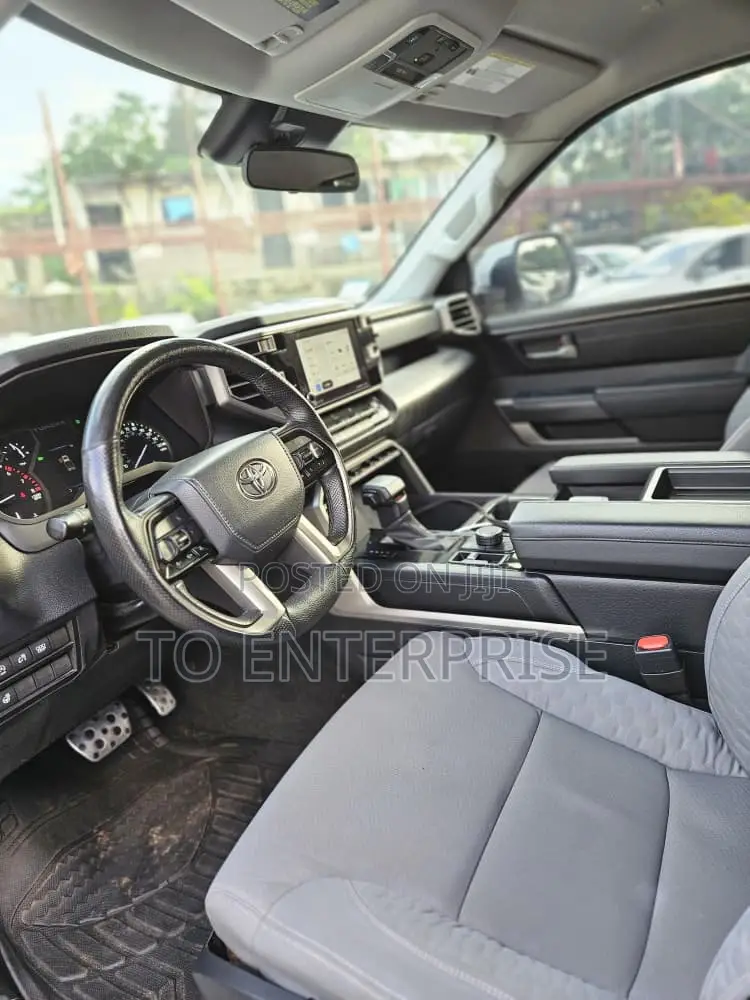 Toyota Tundra 2023 White