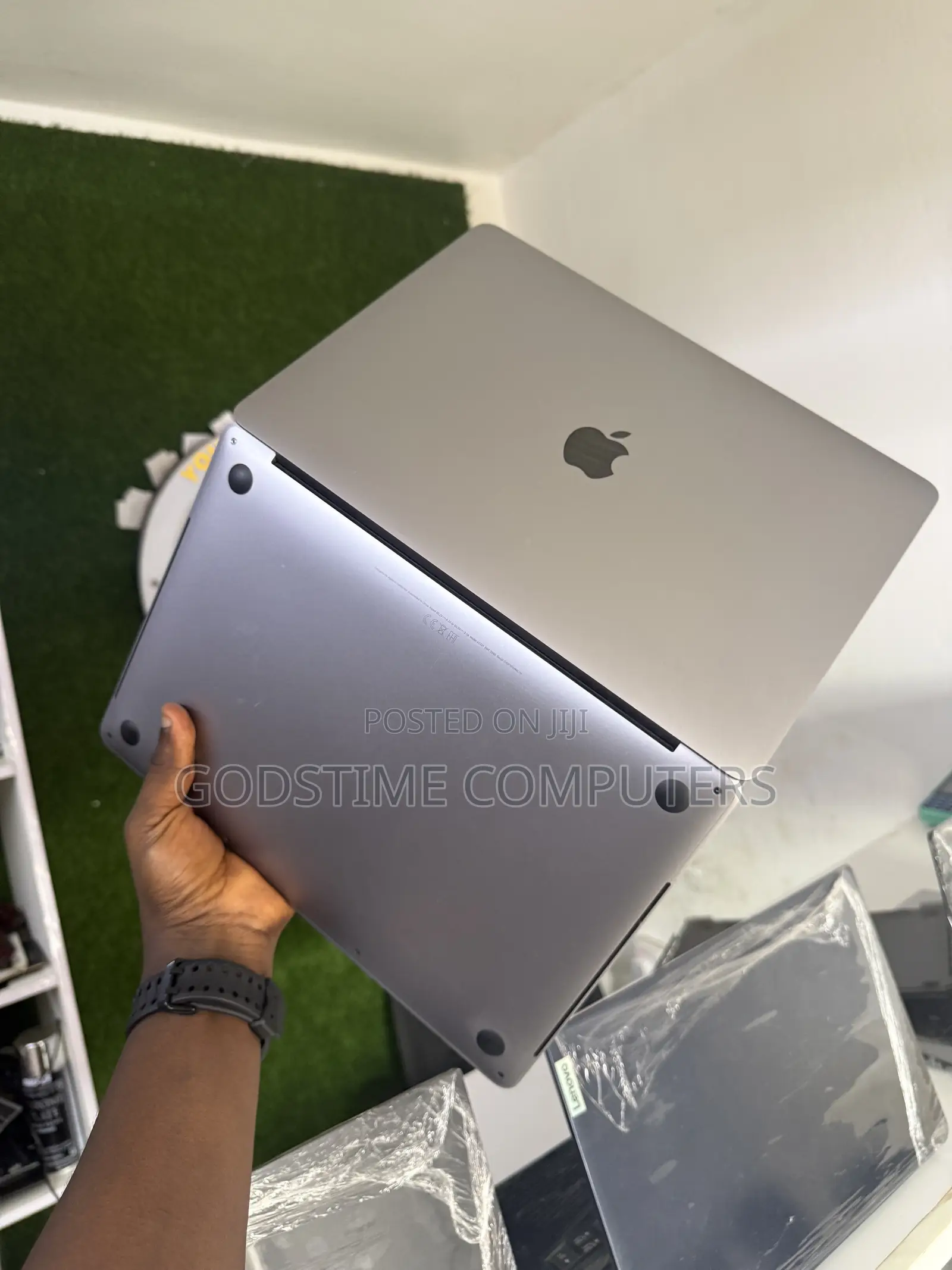 New Laptop Apple MacBook Pro 2020 16GB Intel Core i5 SSD 512GB