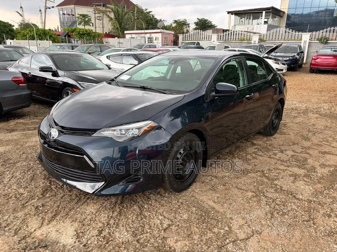 Toyota Corolla LE Eco (1.8L 4cyl 2A) 2018 Blue