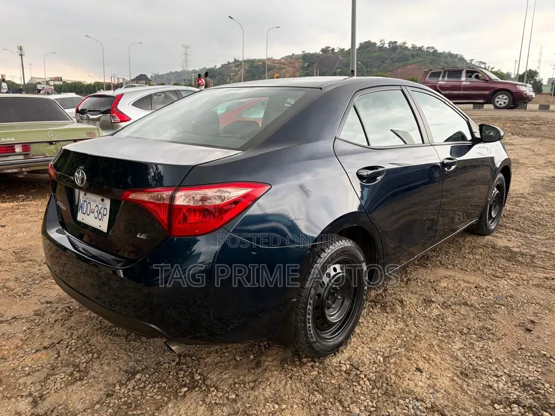 Toyota Corolla LE Eco (1.8L 4cyl 2A) 2018 Blue