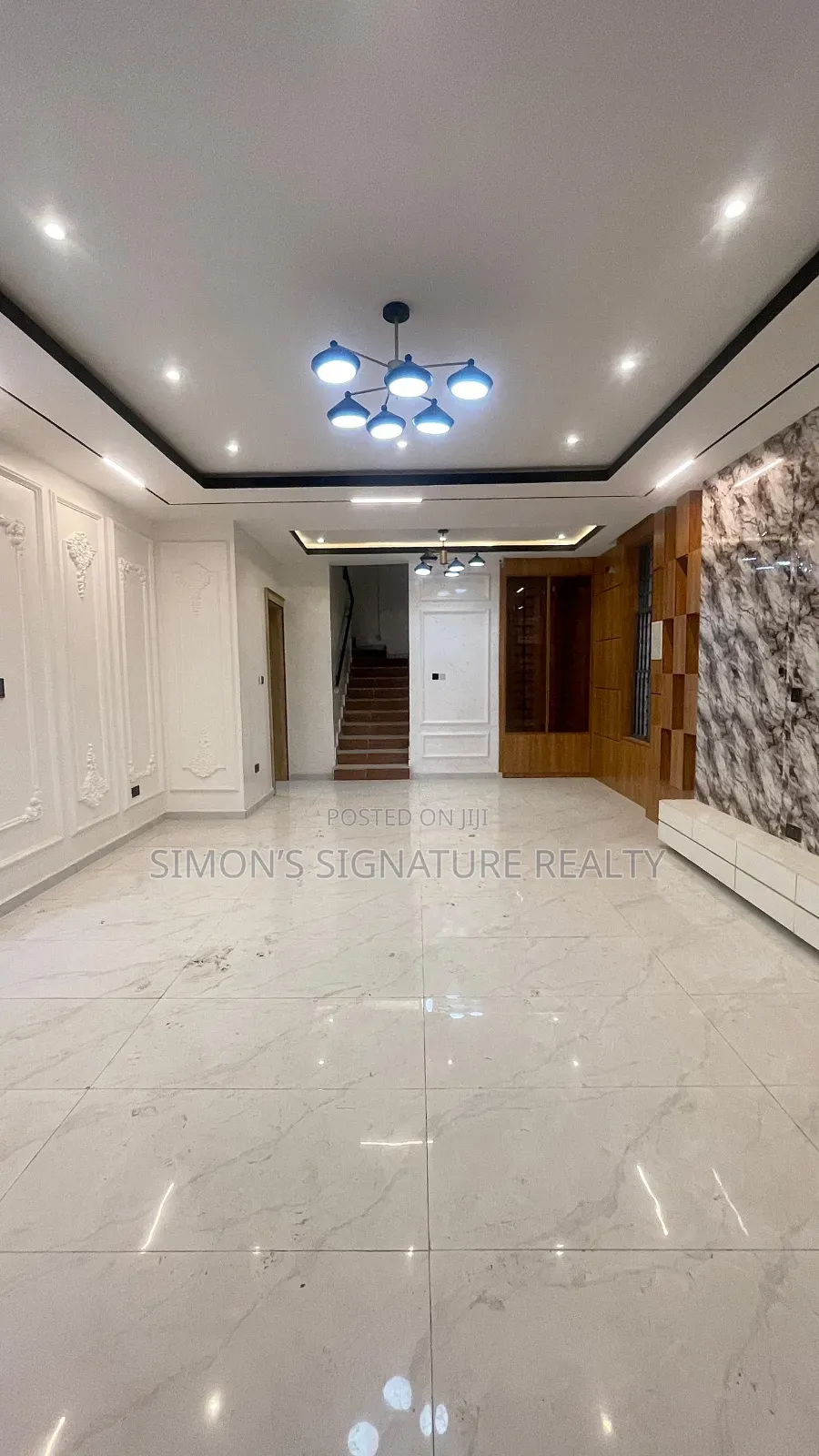 5bdrm House in Chevron for sale