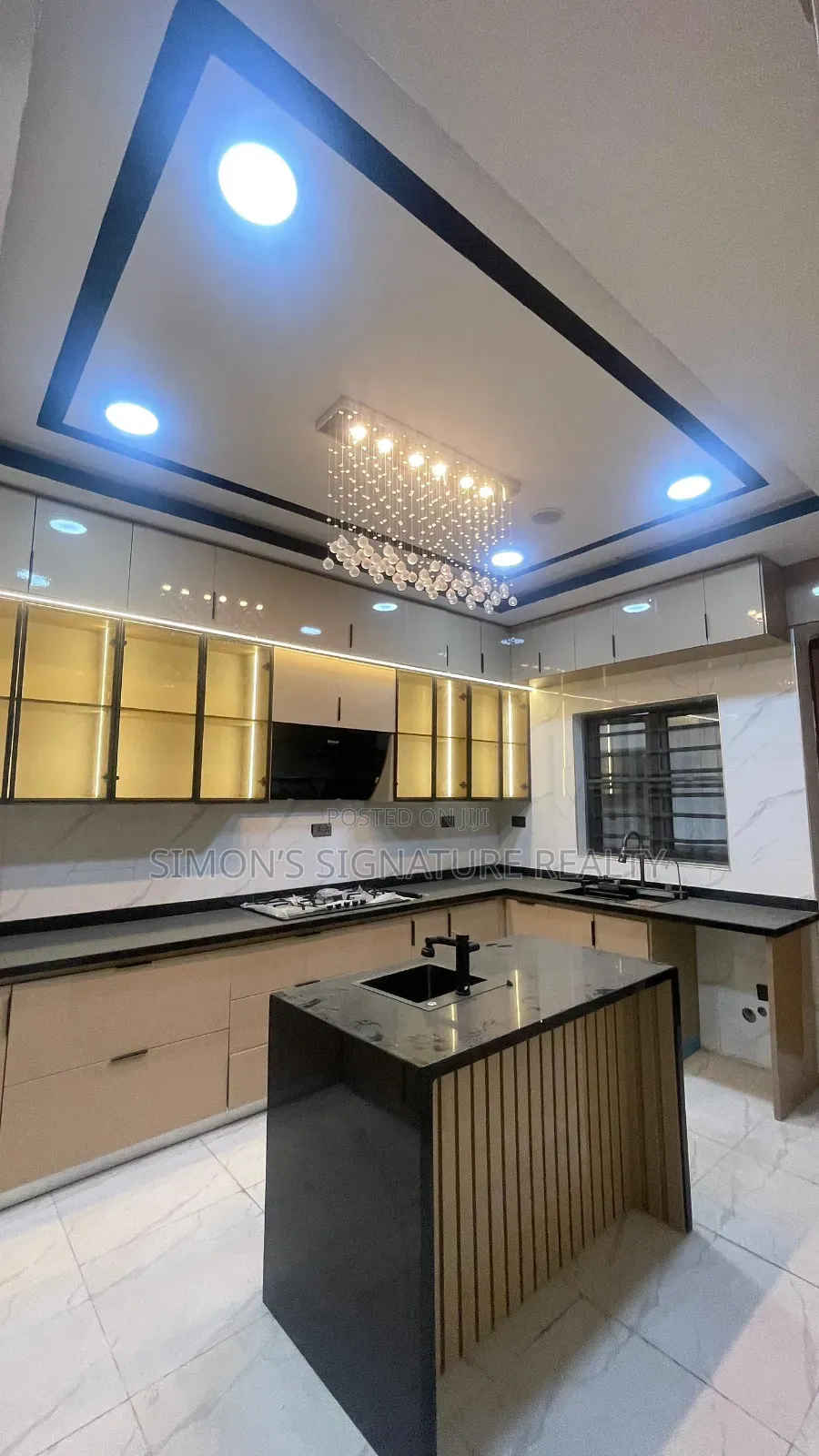5bdrm House in Chevron for sale