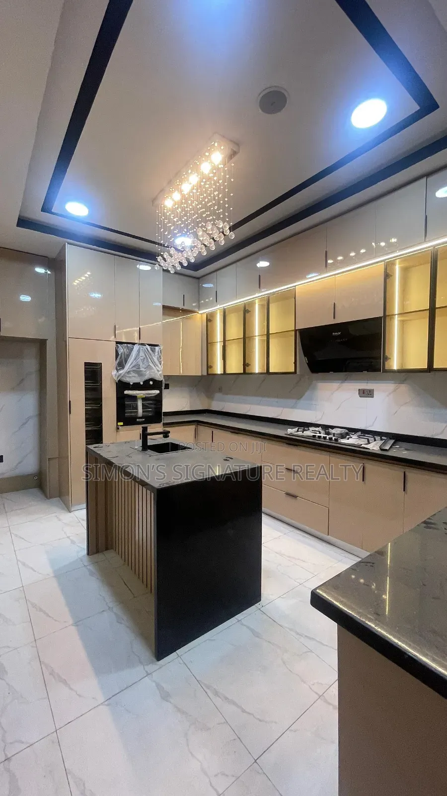 5bdrm House in Chevron for sale