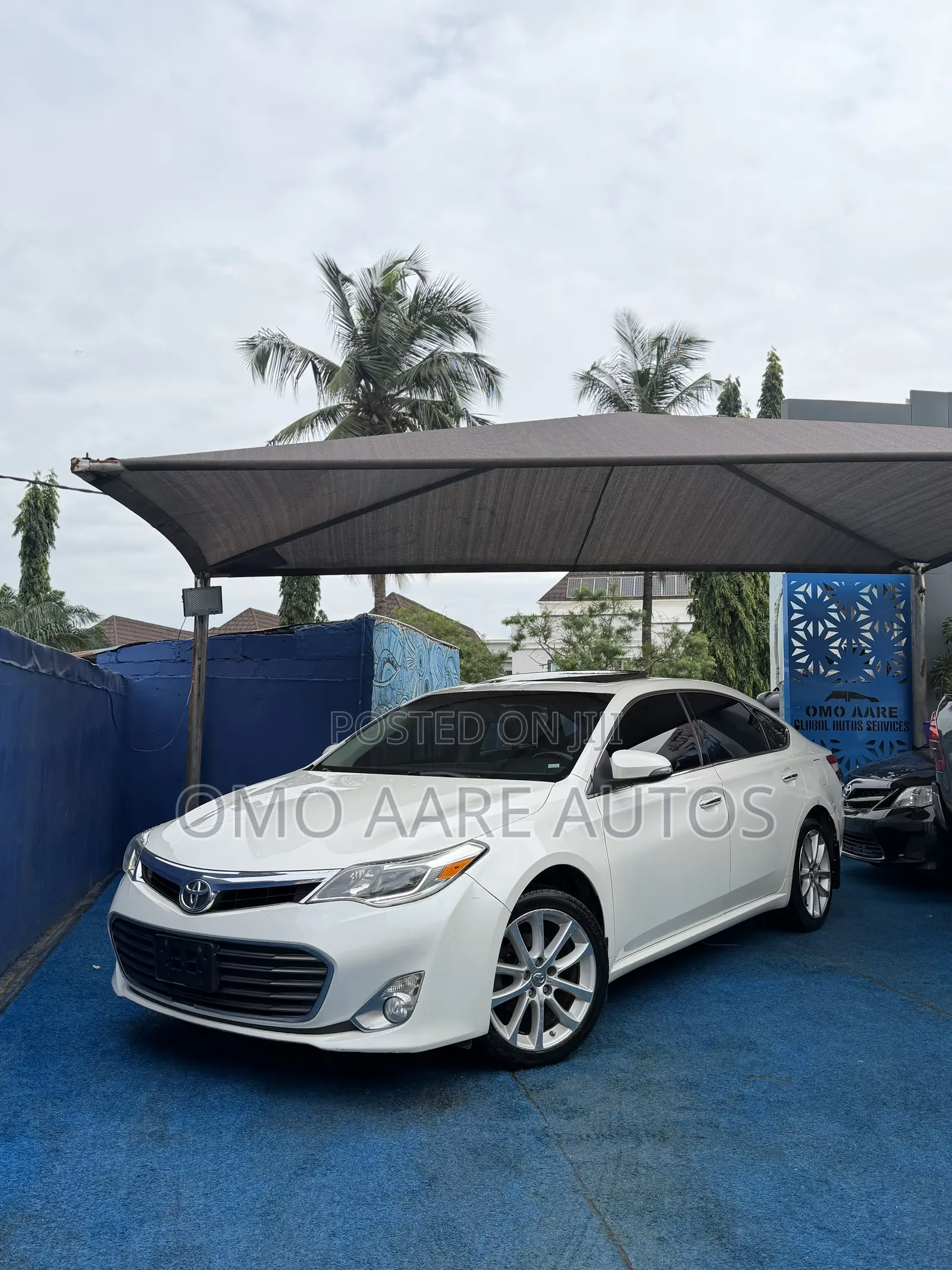 Toyota Avalon Limited 4dr Sedan (3.5L 6cyl 6A) 2014 White