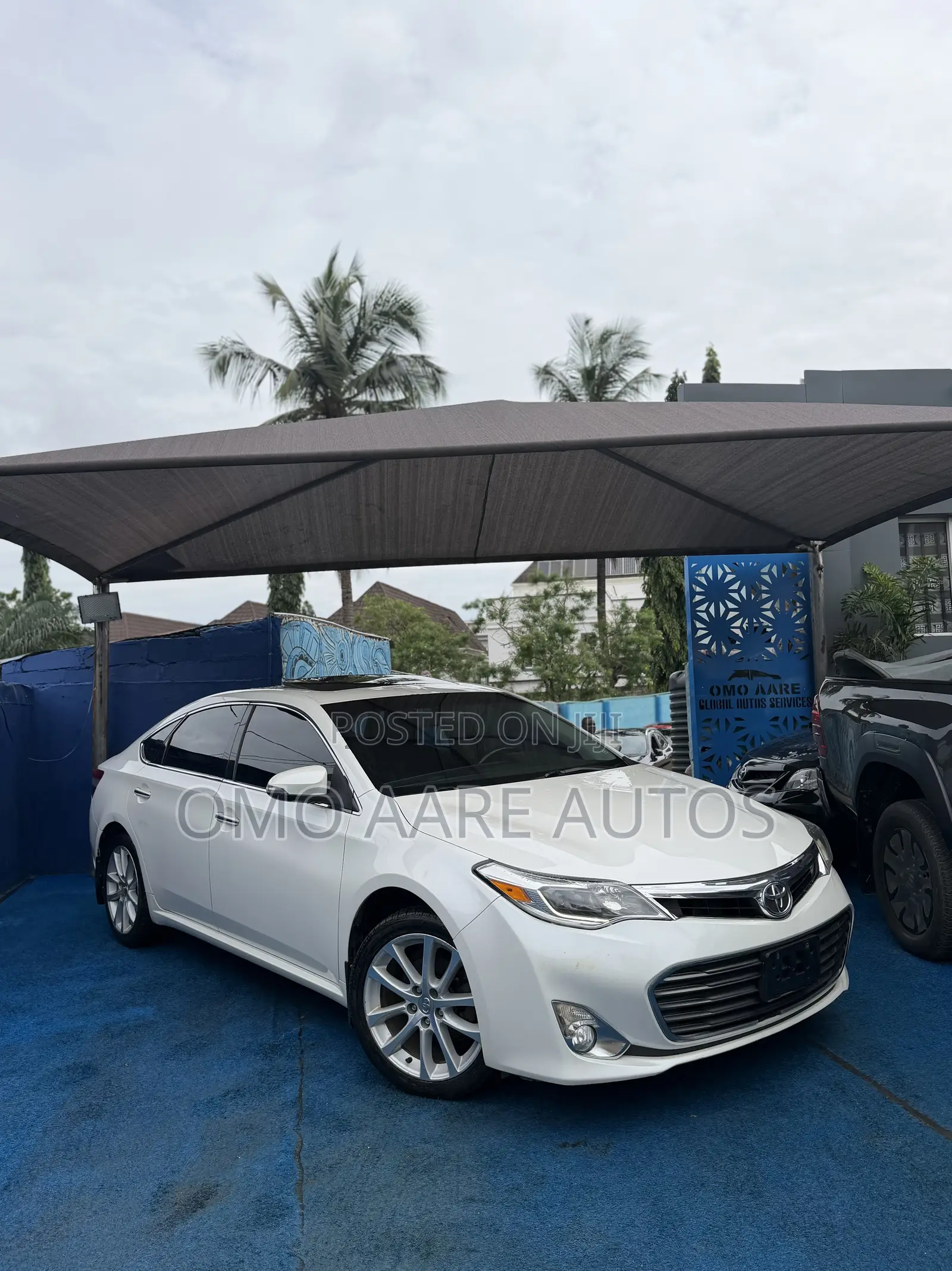 Toyota Avalon Limited 4dr Sedan (3.5L 6cyl 6A) 2014 White