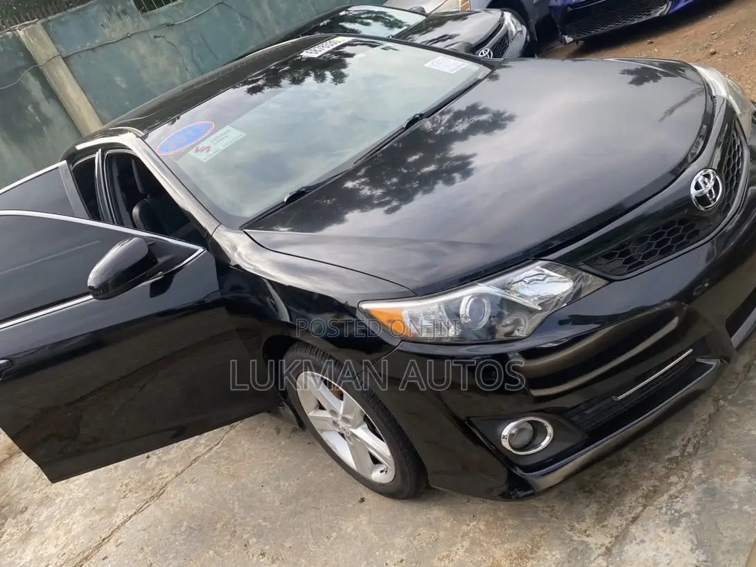 Toyota Camry SE 4dr Sedan (2.5L 4cyl 6A) 2013 Black