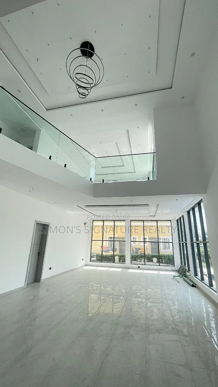 5bdrm Duplex in Chevron for sale