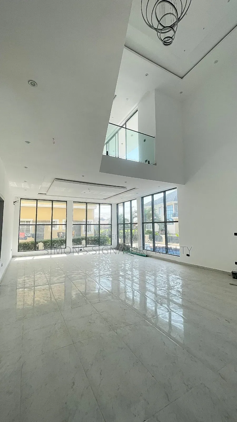 5bdrm Duplex in Chevron for sale